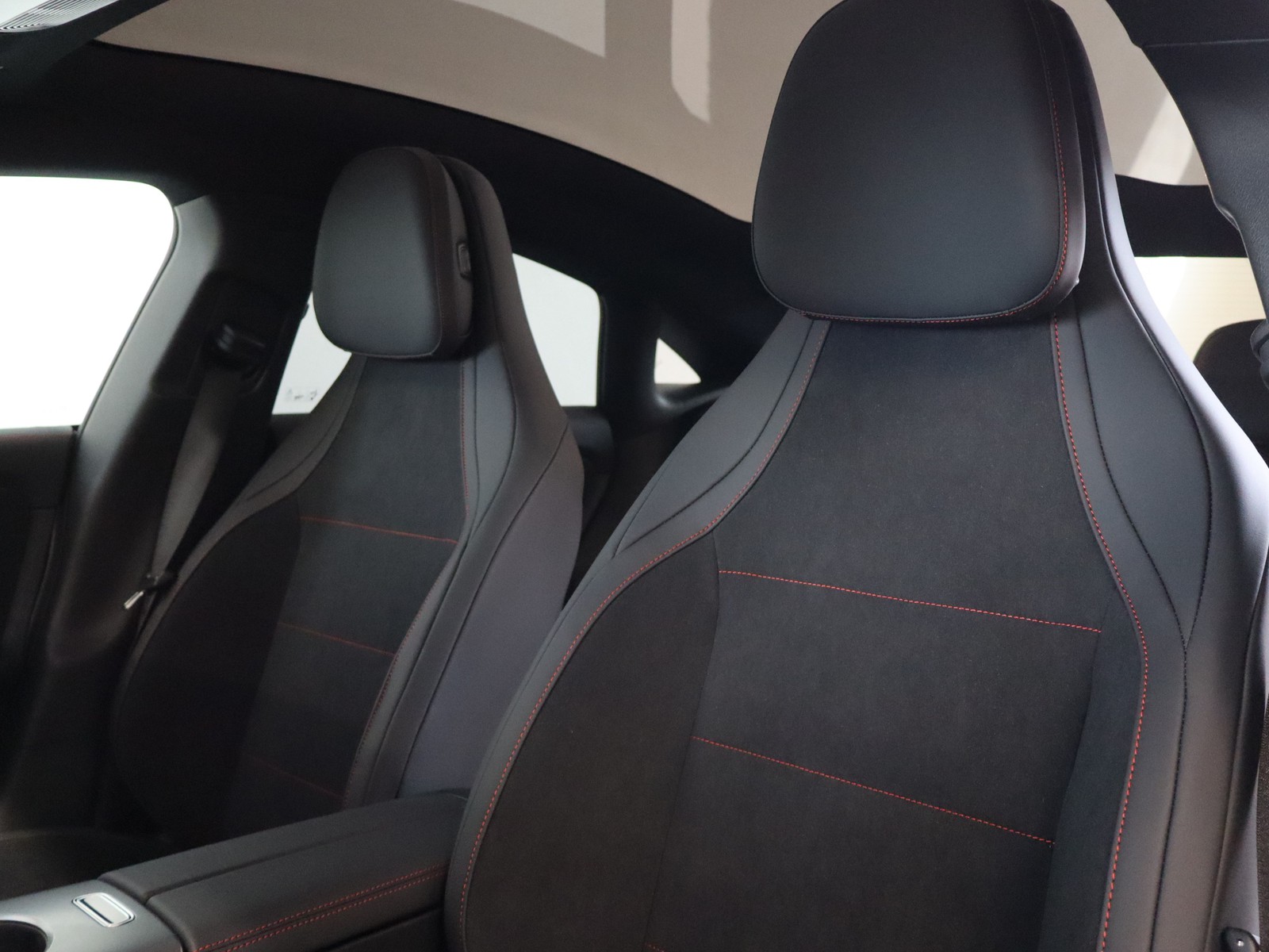 8 - Mercedes CLA 180 advanced plus auto