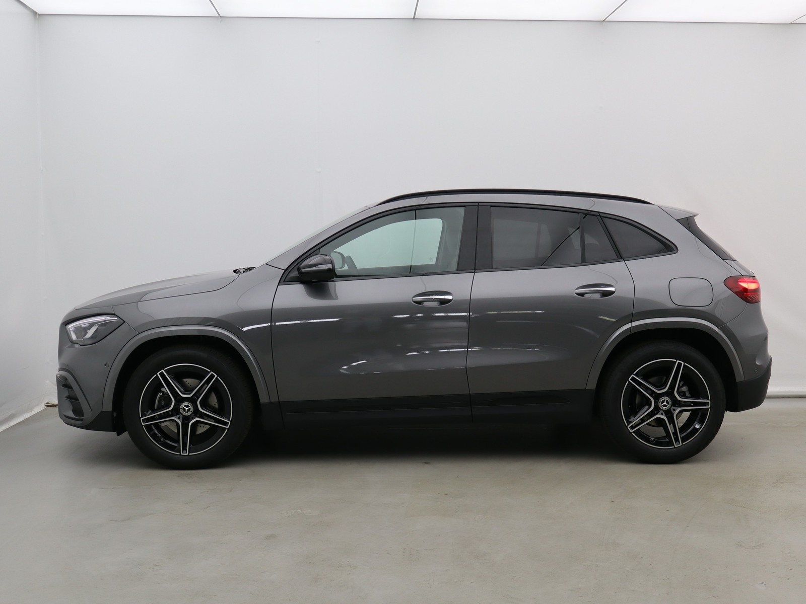 3 - Mercedes GLA 200 d amg line extra 8g-dct