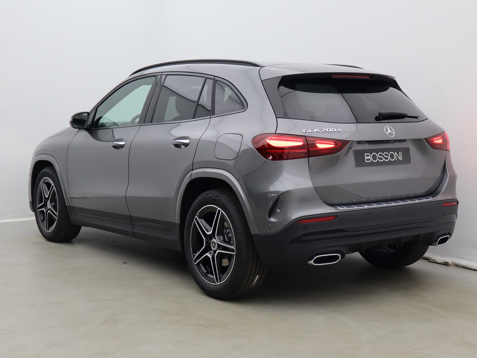 5 - Mercedes GLA 200 d amg line extra 8g-dct