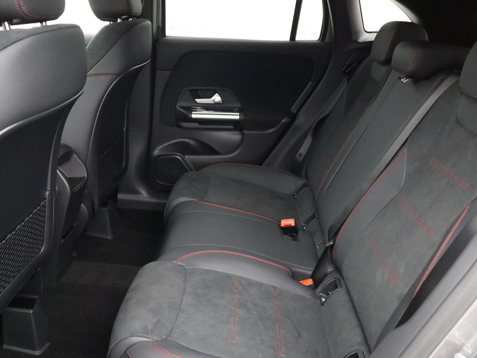 8 - Mercedes GLA 200 d amg line extra 8g-dct