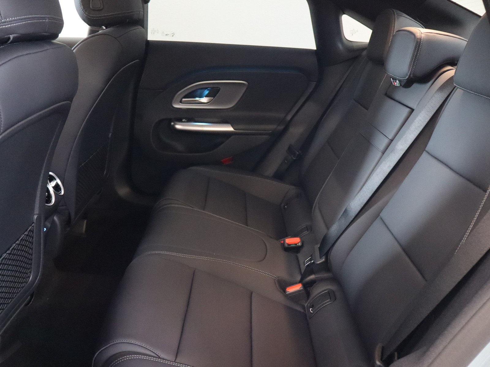 8 - Mercedes CLA 180 advanced plus auto