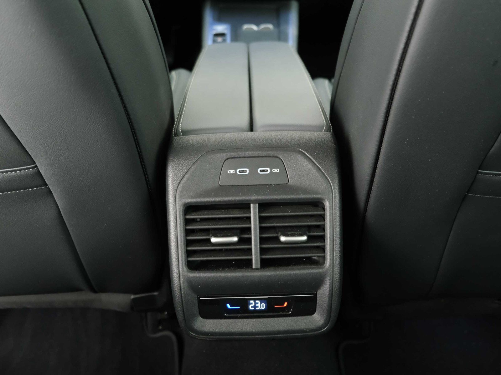 38 - Volkswagen Passat 1.5 etsi act 150cv business dsg