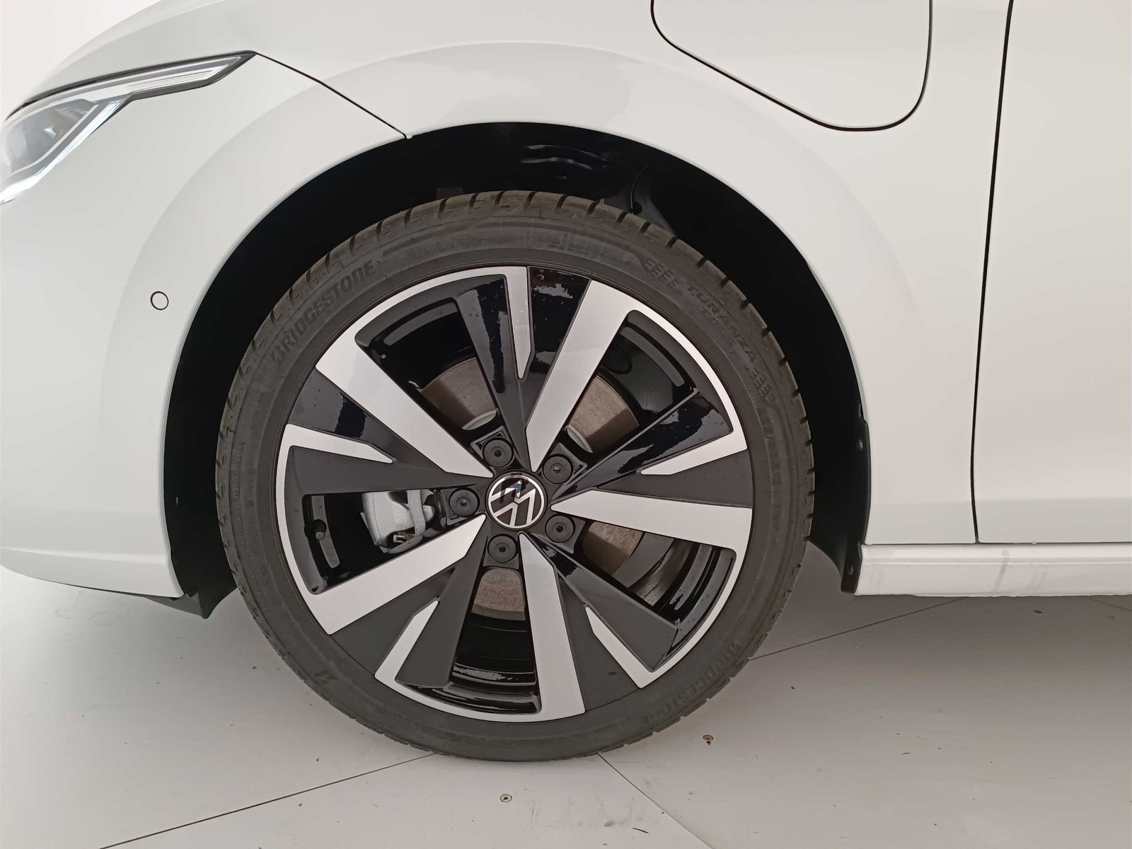 11 - Volkswagen Golf 1.5 tsi ehybrid 204cv edition plus dsg