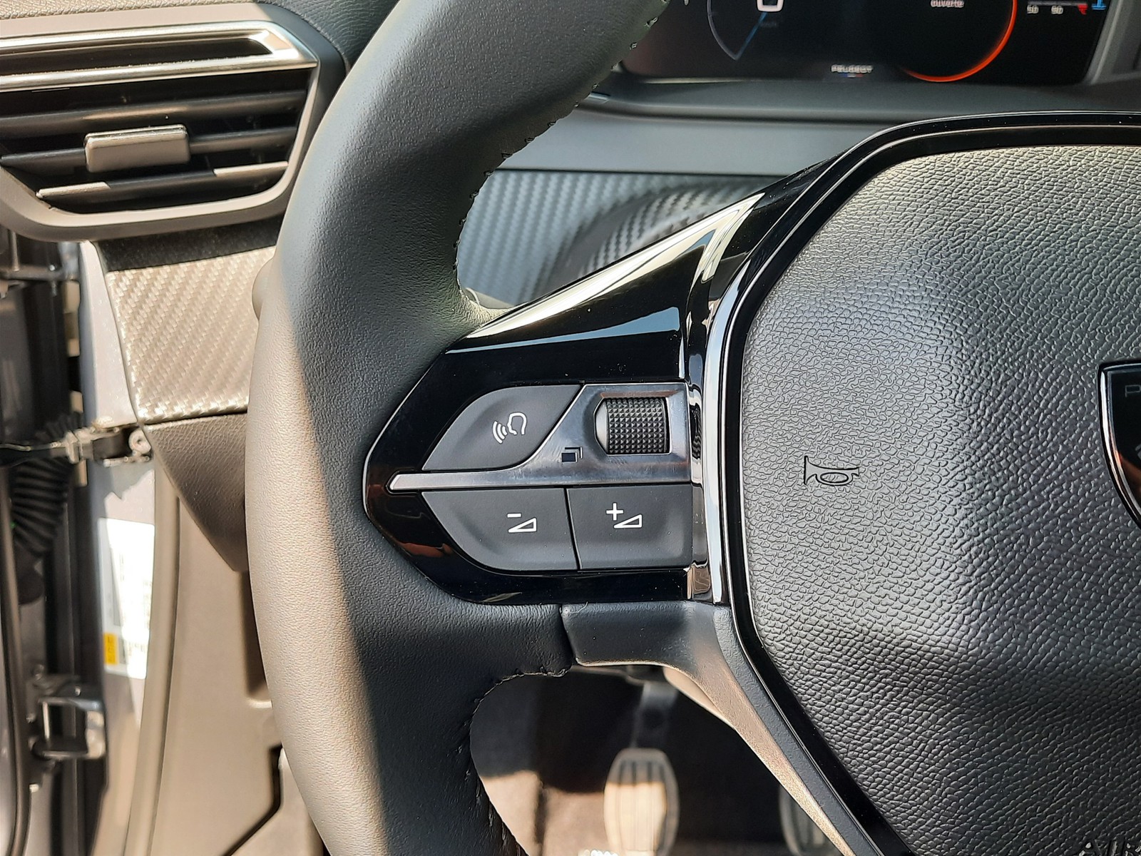 15 - Peugeot 2008 1.2 puretech 100cv allure s&s