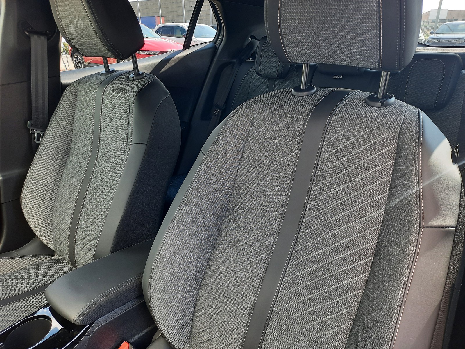 26 - Peugeot 2008 1.2 puretech 100cv allure s&s