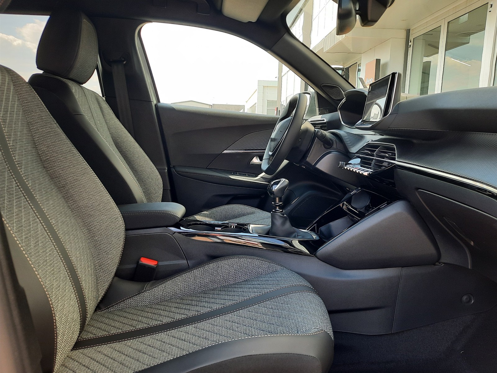 9 - Peugeot 2008 1.2 puretech 100cv allure s&s