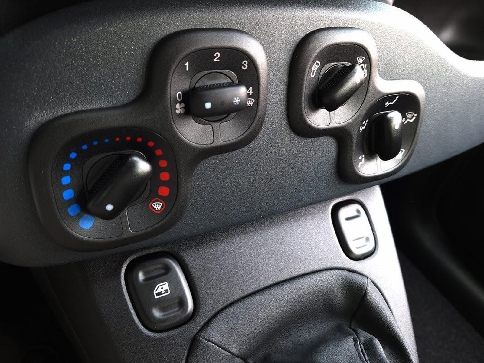 17 - Fiat Pandina 1.0 firefly hybrid 65cv icon s&s 5p.ti