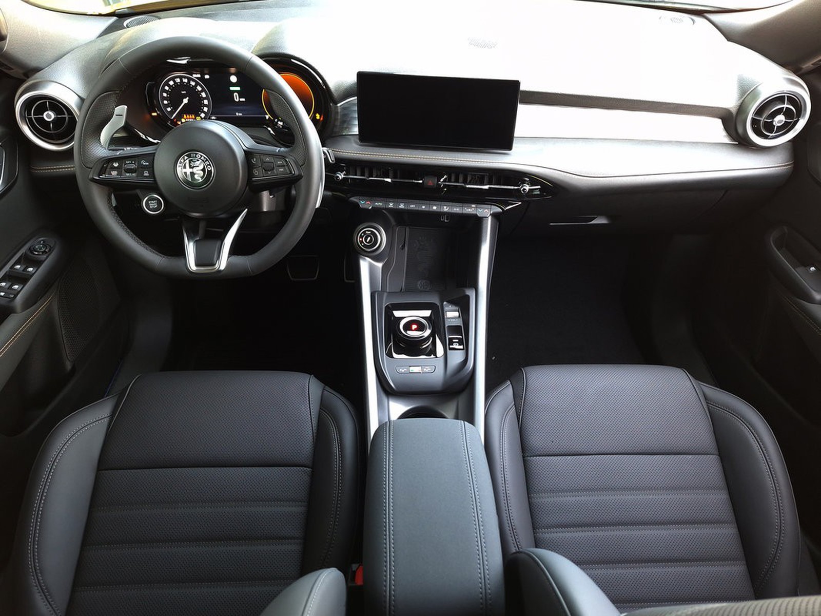 8 - Alfa Romeo Tonale 1.5 hybrid 175cv veloce tct7