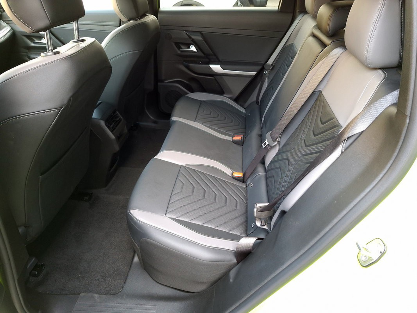 12 - Jeep Compass 1.2 turbo e-hybrid mhev 145cv first edition fwd edct6