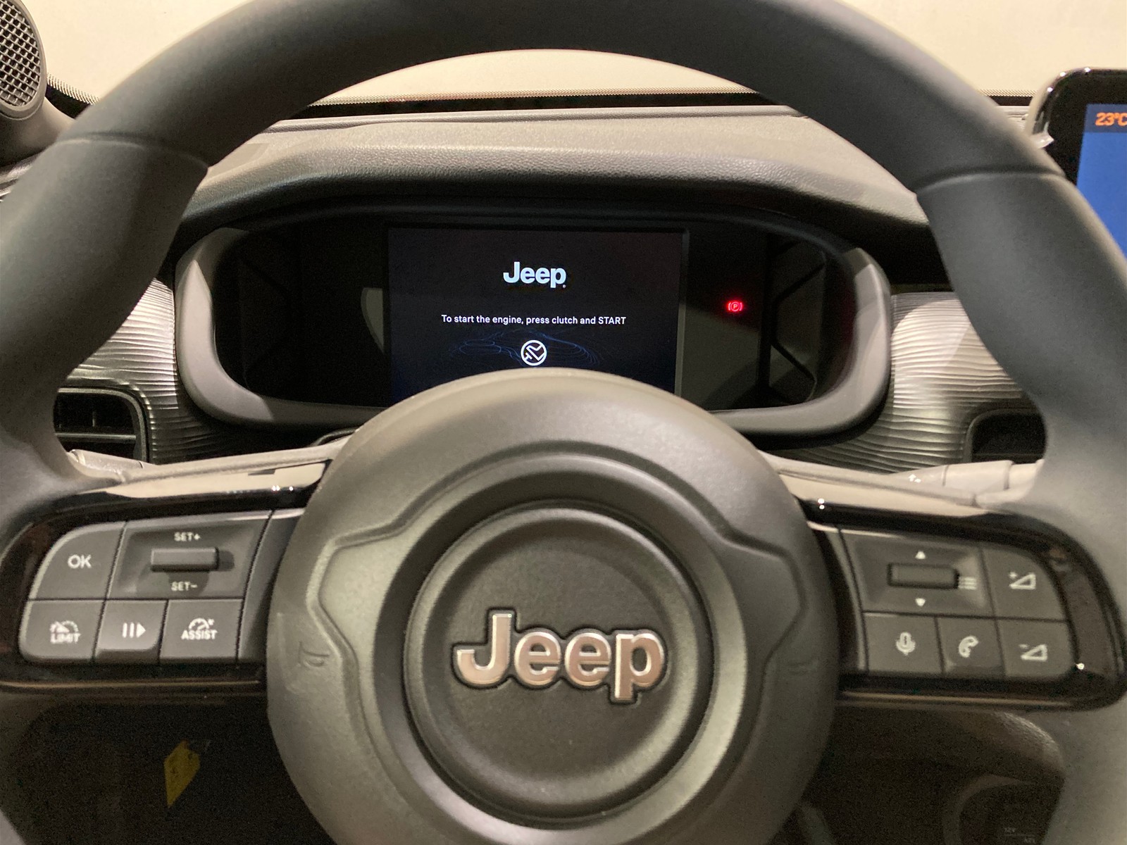 24 - Jeep Avenger 1.2 turbo 100cv longitude fwd