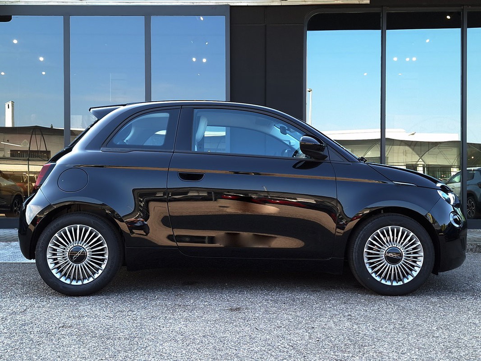 4 - Fiat 500 1.0 hybrid icon