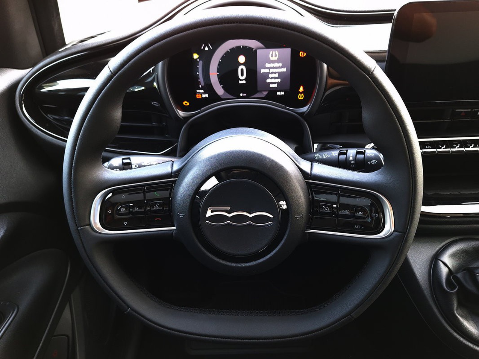 8 - Fiat 500 1.0 hybrid icon