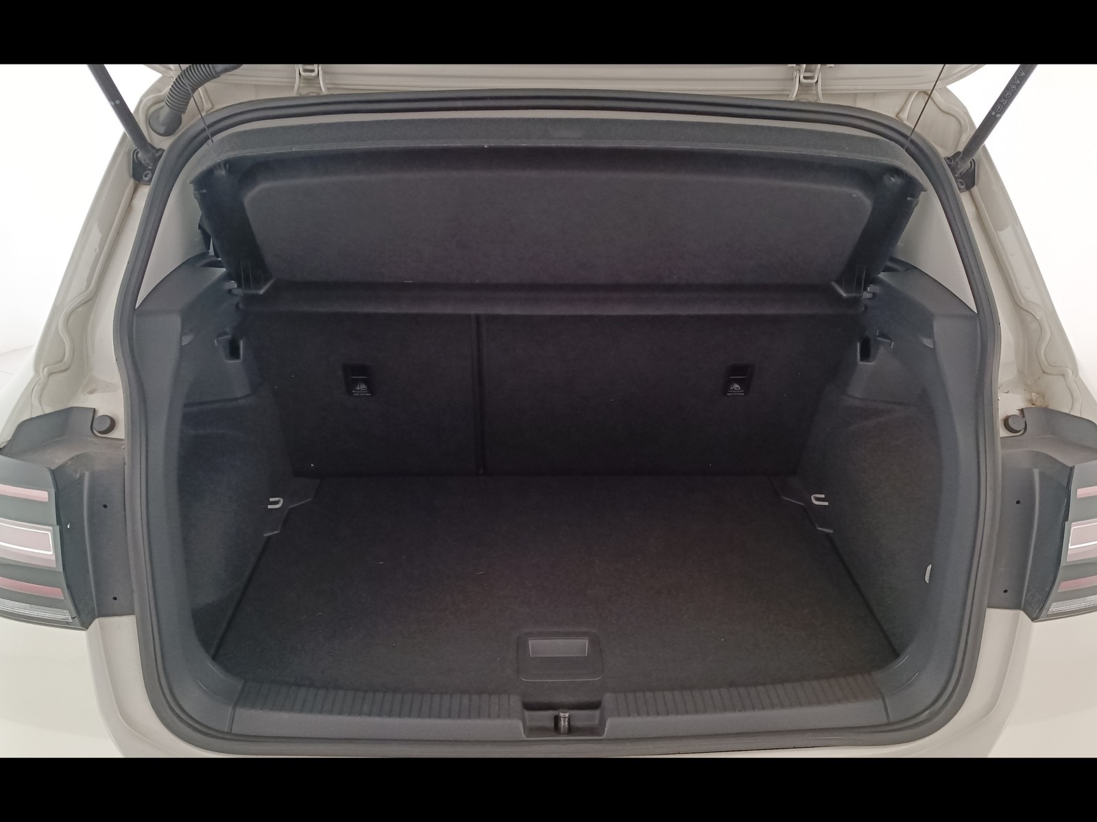 27 - Volkswagen T-Cross 1.0 tsi 95cv style