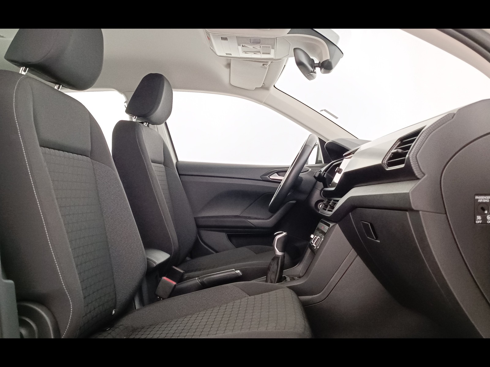 8 - Volkswagen T-Cross 1.0 tsi 95cv style