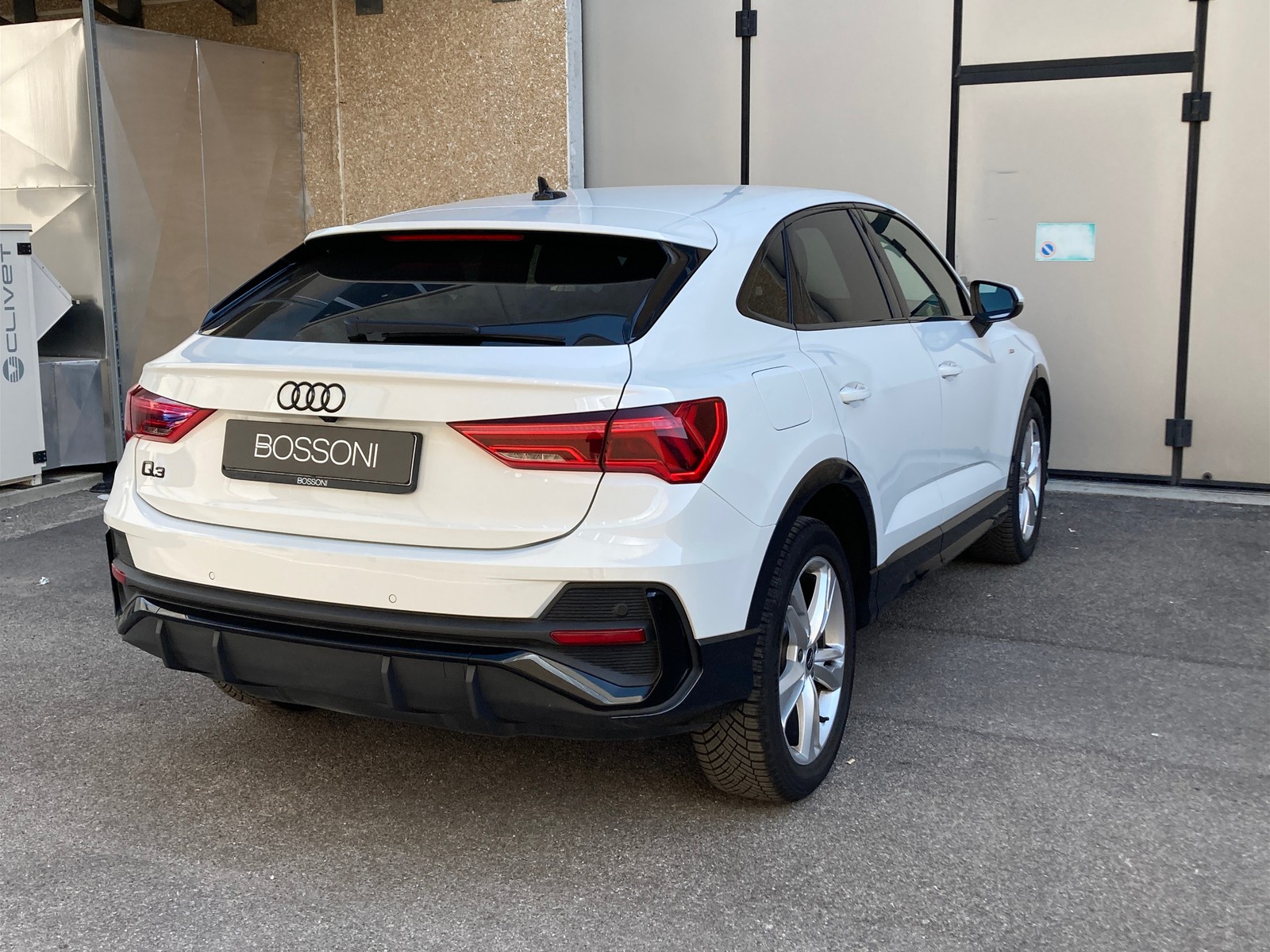 3 - Audi Q3 sportback 35 2.0 tdi s line edition s tronic