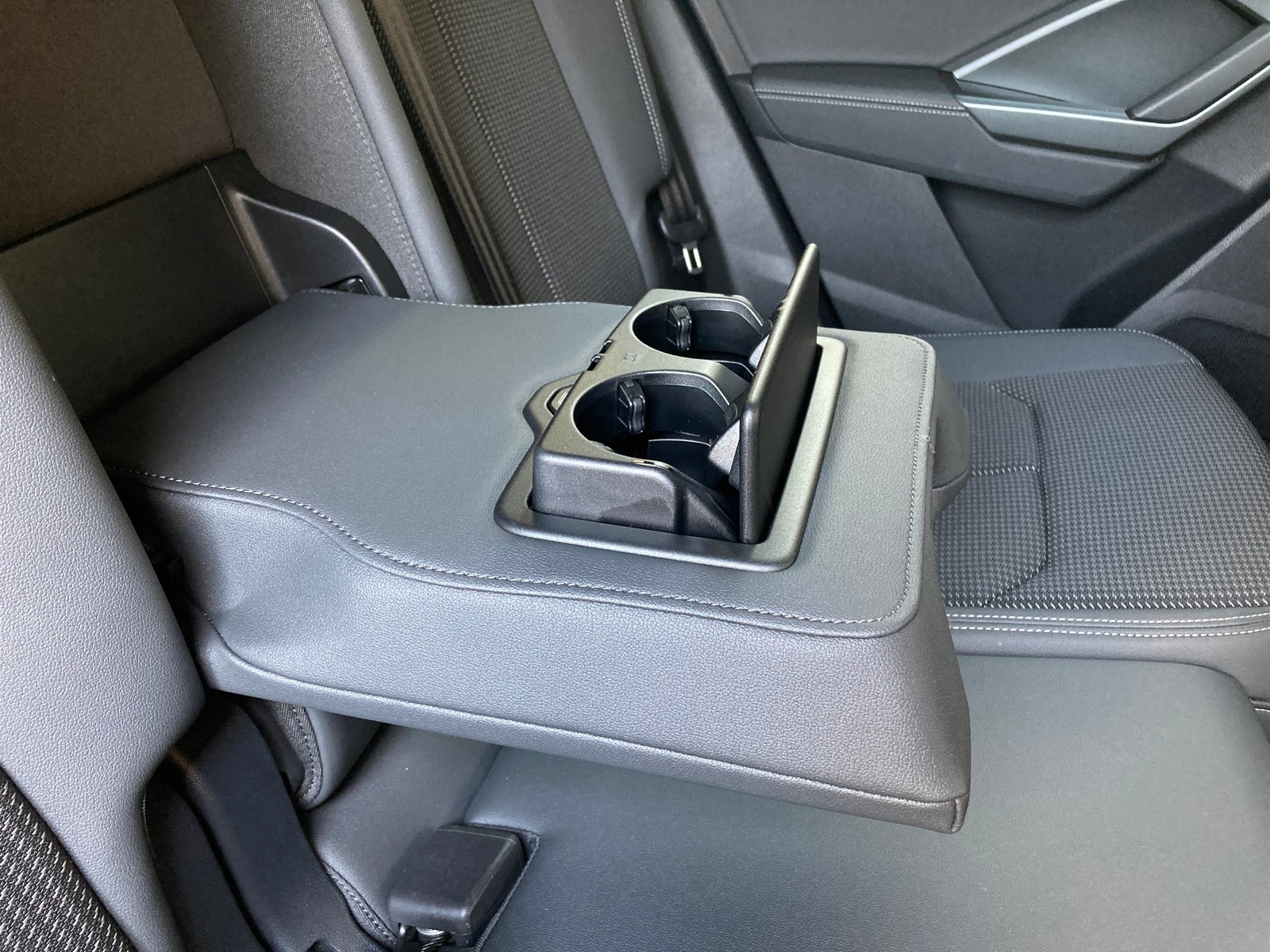 10 - Audi Q3 sportback 35 2.0 tdi s line edition s tronic