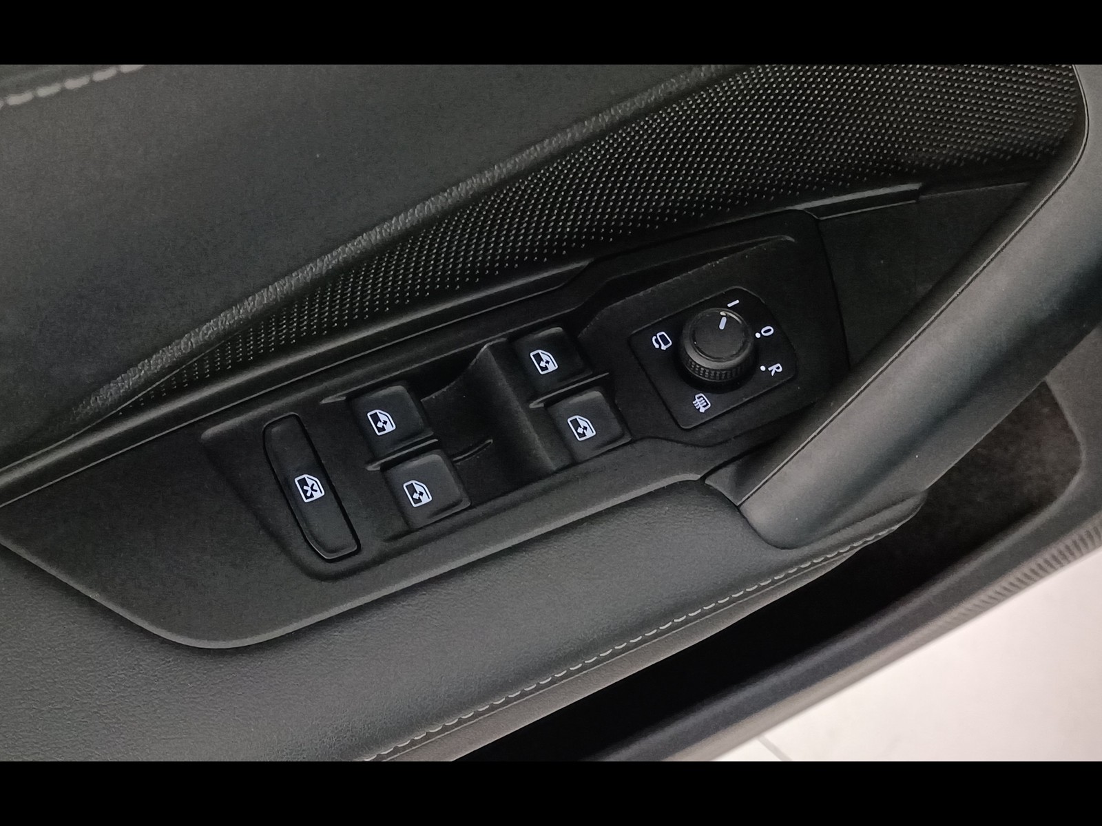 6 - Volkswagen Tiguan 2.0 tdi scr 150cv life dsg