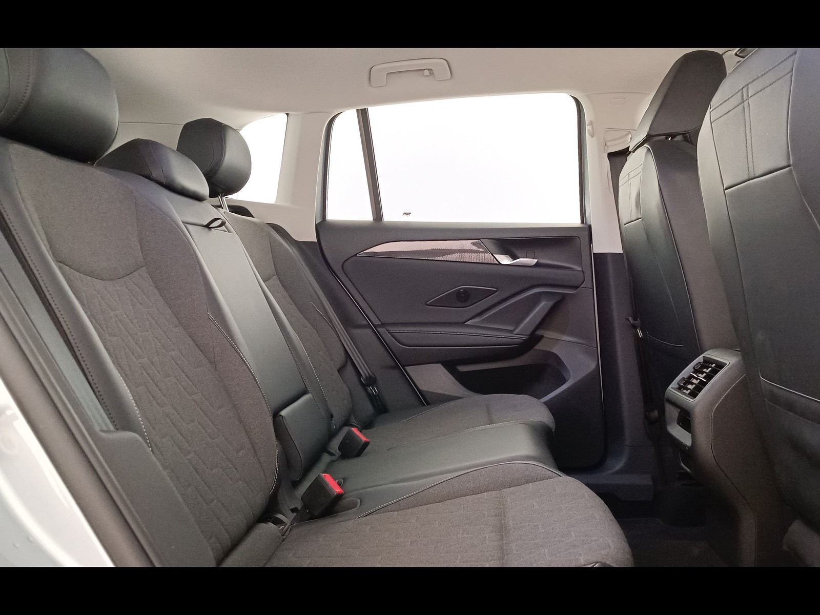 9 - Volkswagen Tiguan 2.0 tdi scr 150cv life dsg