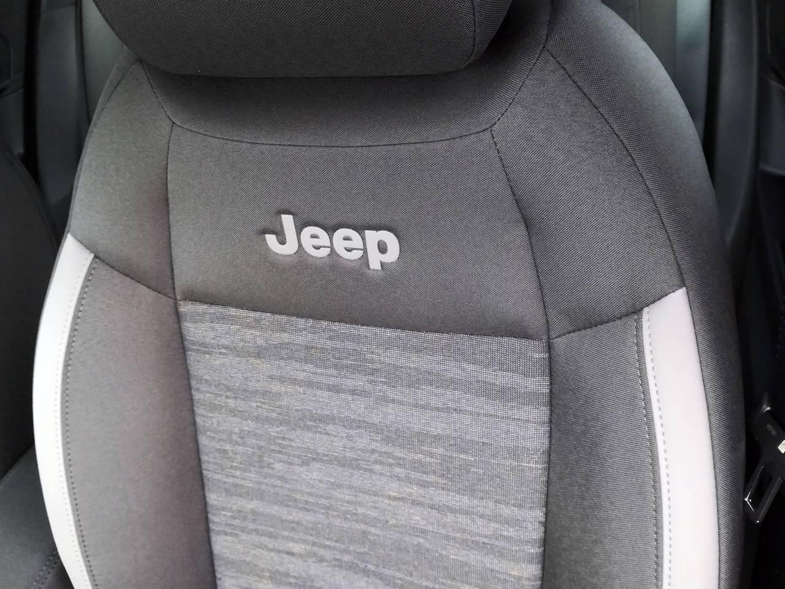 16 - Jeep Avenger 1.2 turbo 100cv longitude fwd