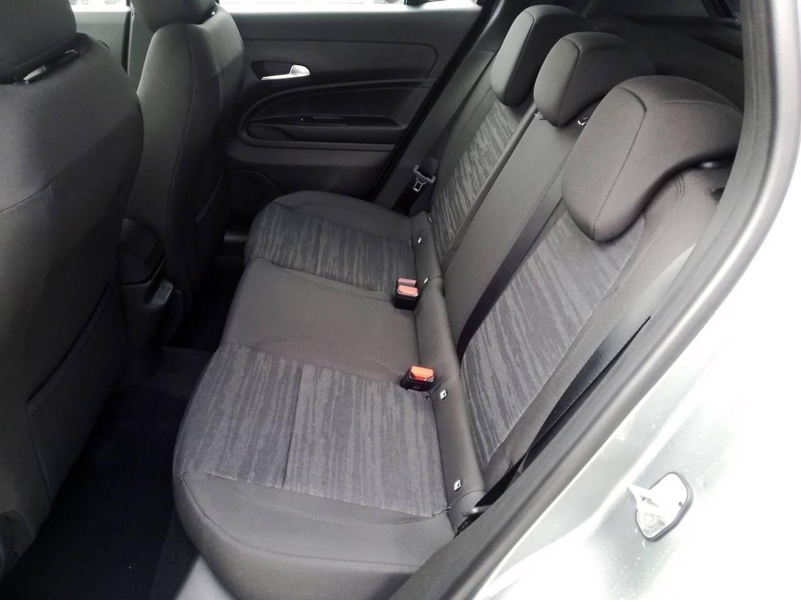 10 - Jeep Avenger 1.2 turbo 100cv longitude fwd