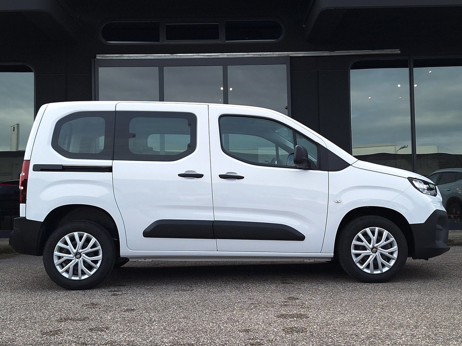 4 - Fiat Professional Doblò combi n1 1.5 diesel 130cv