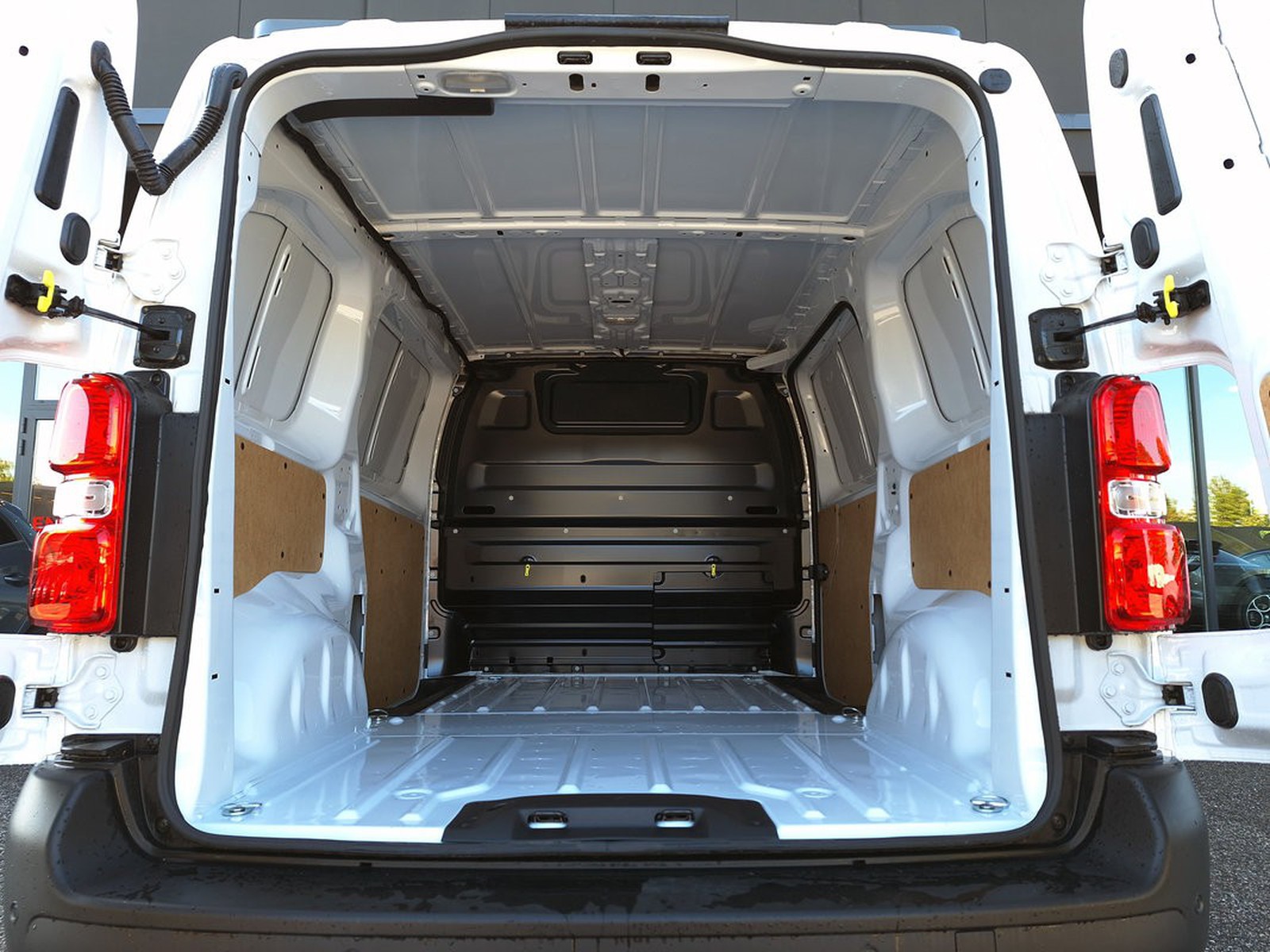 6 - Fiat Professional Scudo Serie 3 Van M 1.5Diesel 120 Cv Manuale