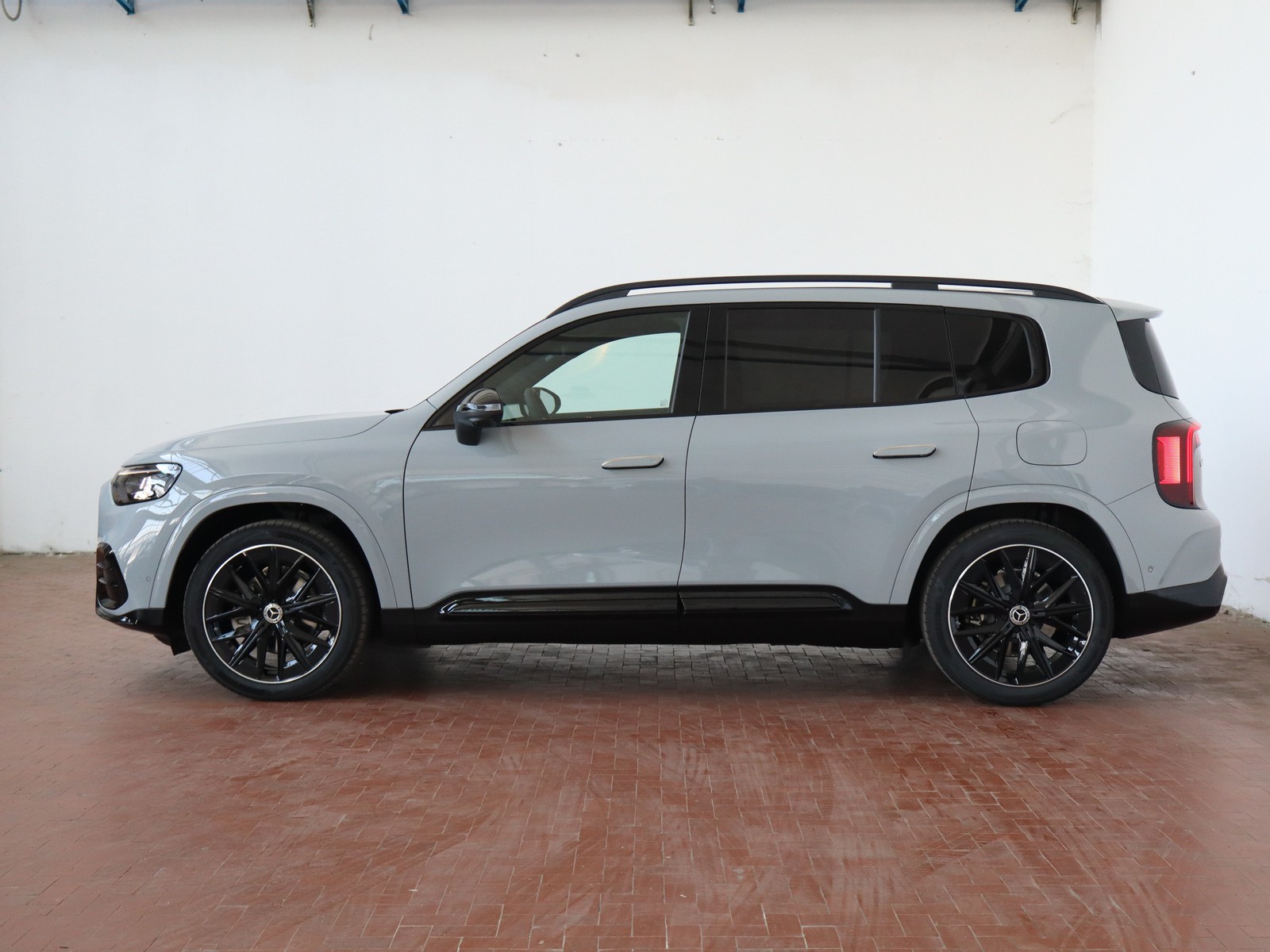 3 - Mercedes GLB 200 advanced plus 8g-edct