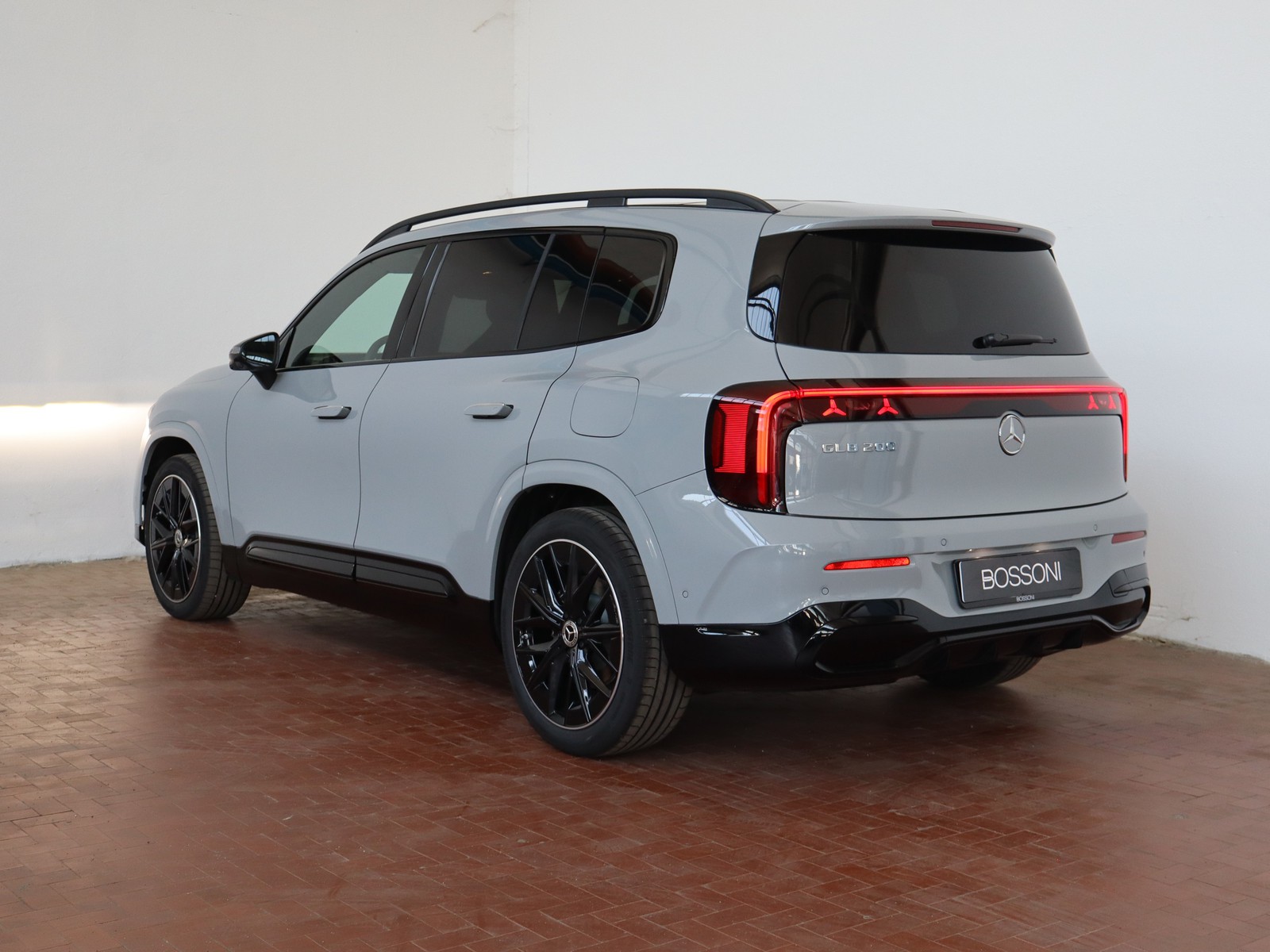 5 - Mercedes GLB 200 advanced plus 8g-edct