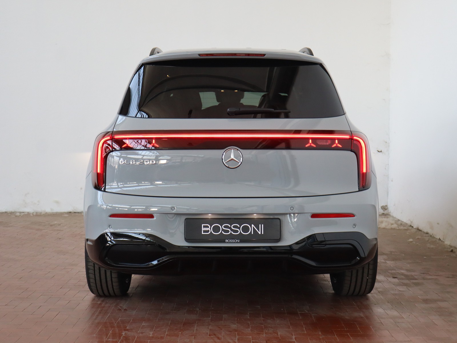 6 - Mercedes GLB 200 advanced plus 8g-edct