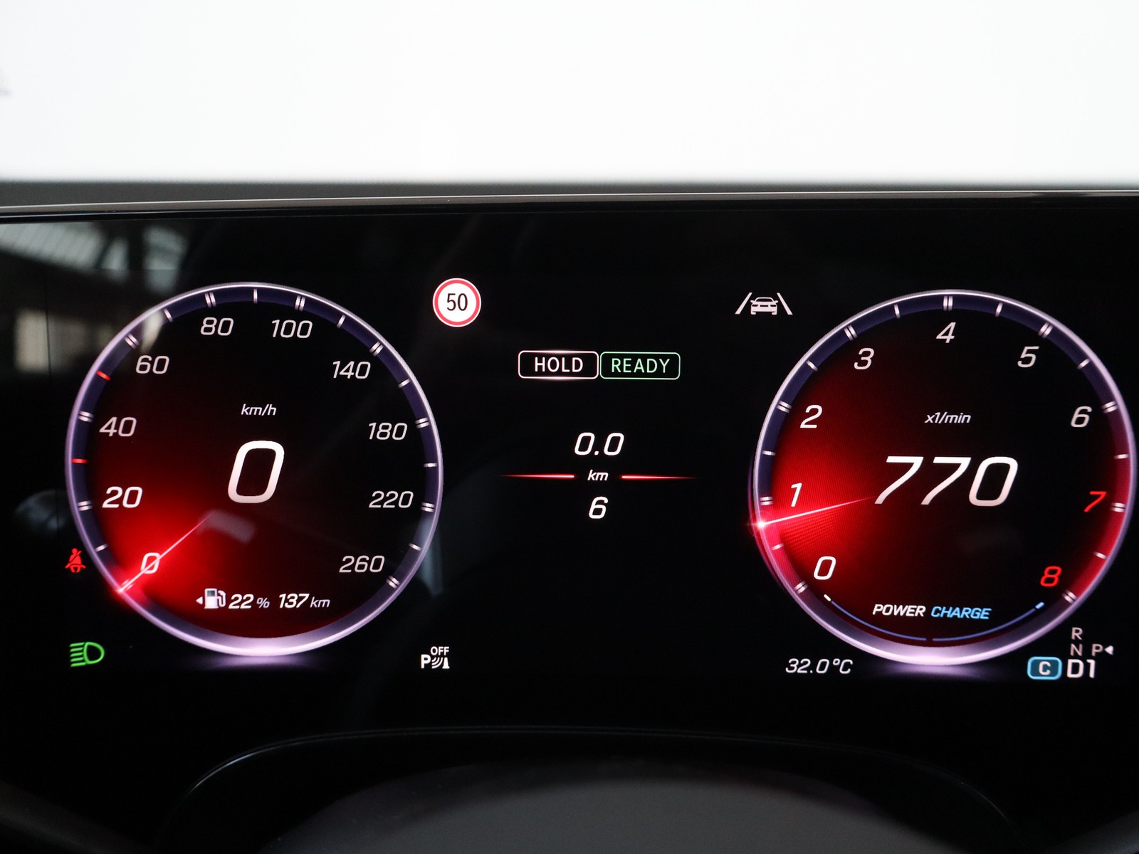 9 - Mercedes GLB 200 advanced plus 8g-edct