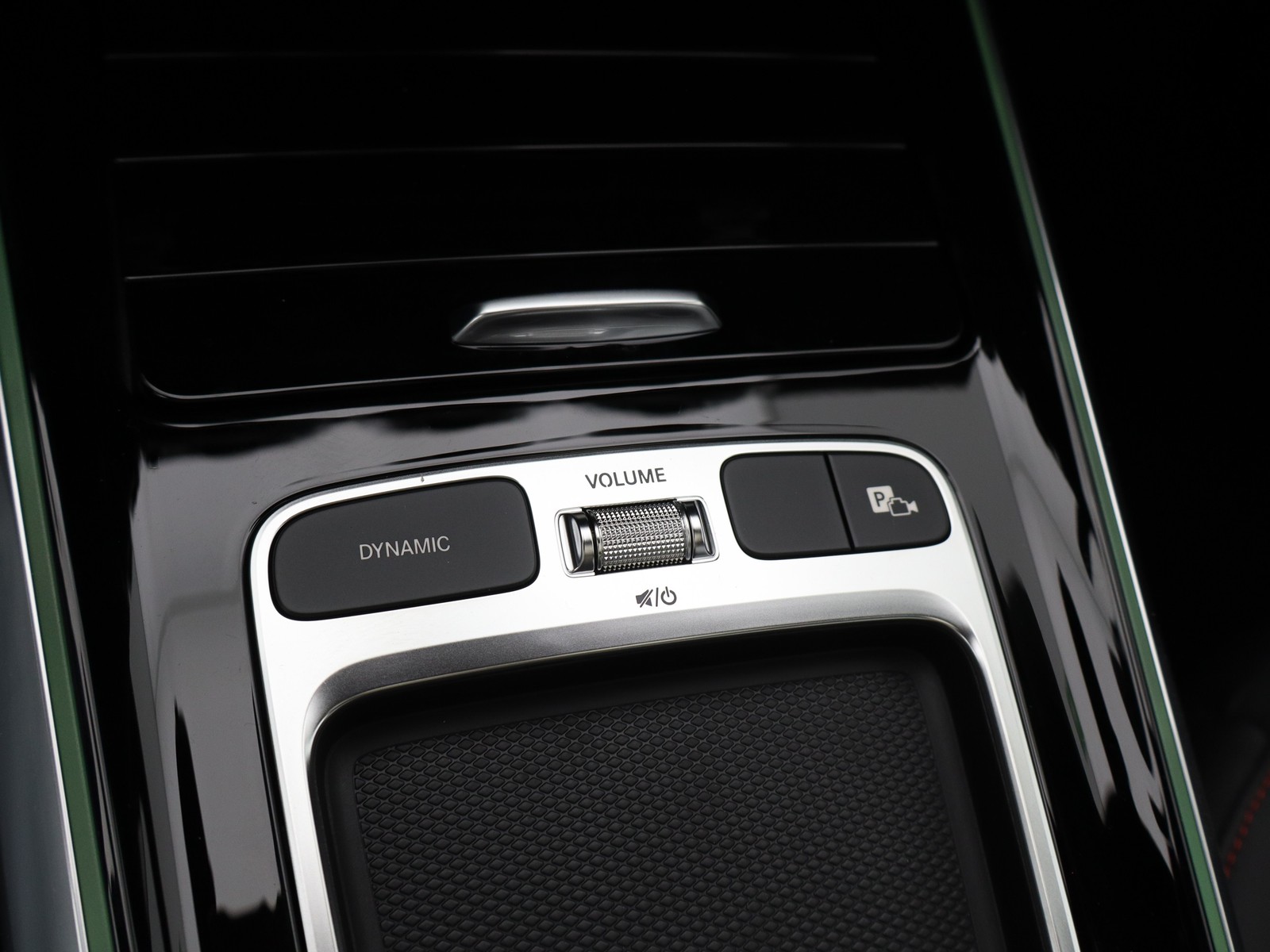 14 - Mercedes GLA 250 e plug-in hybrid amg line extra 8g-dct