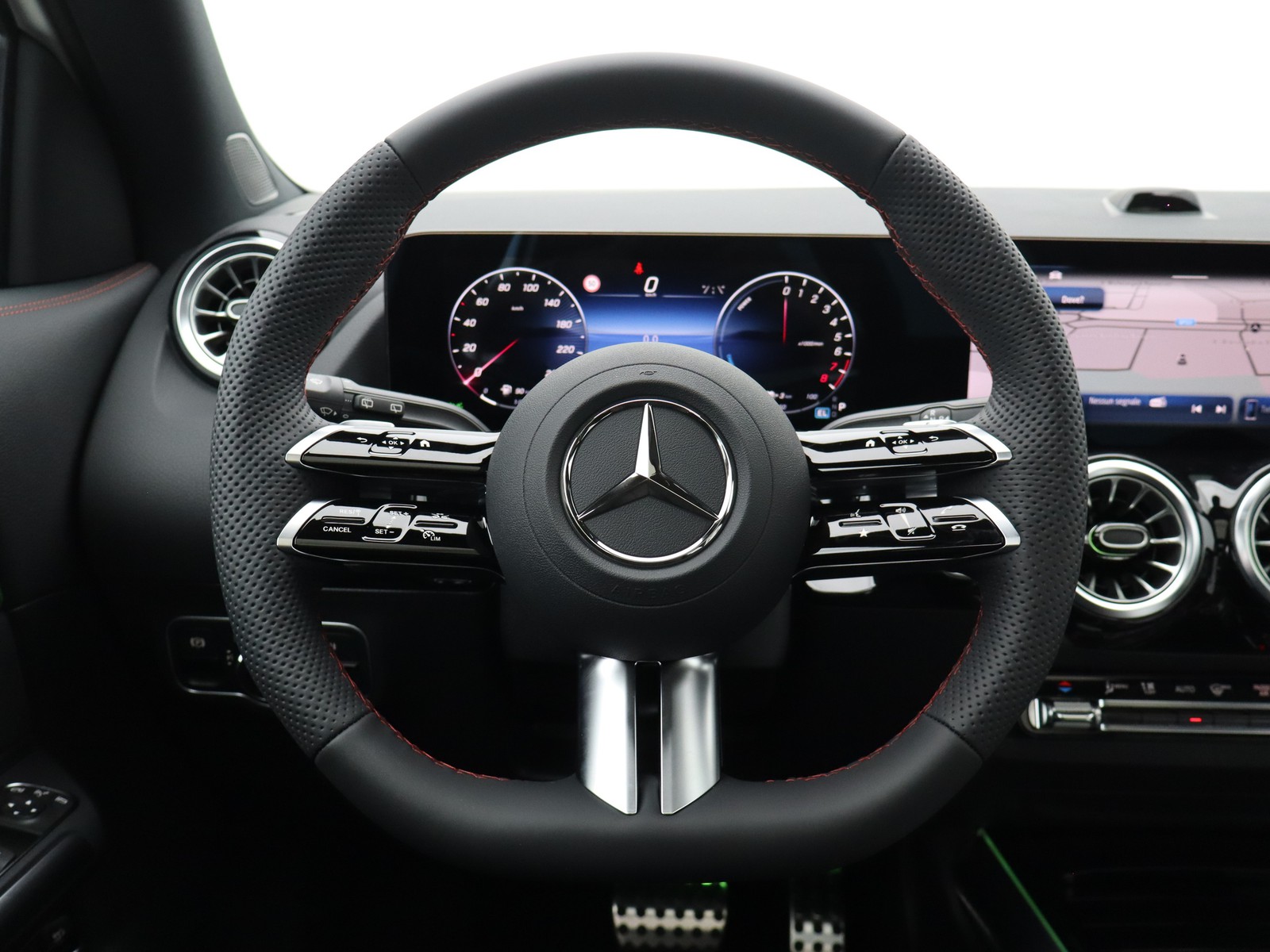 17 - Mercedes GLA 250 e plug-in hybrid amg line extra 8g-dct