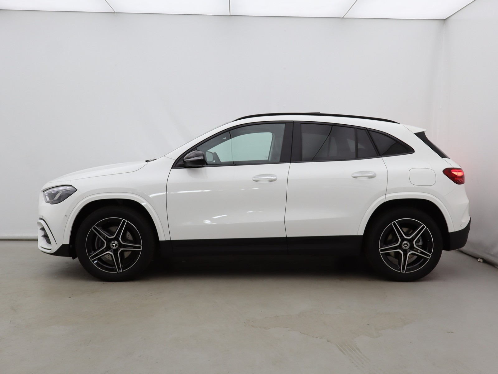 3 - Mercedes GLA 250 e plug-in hybrid amg line extra 8g-dct