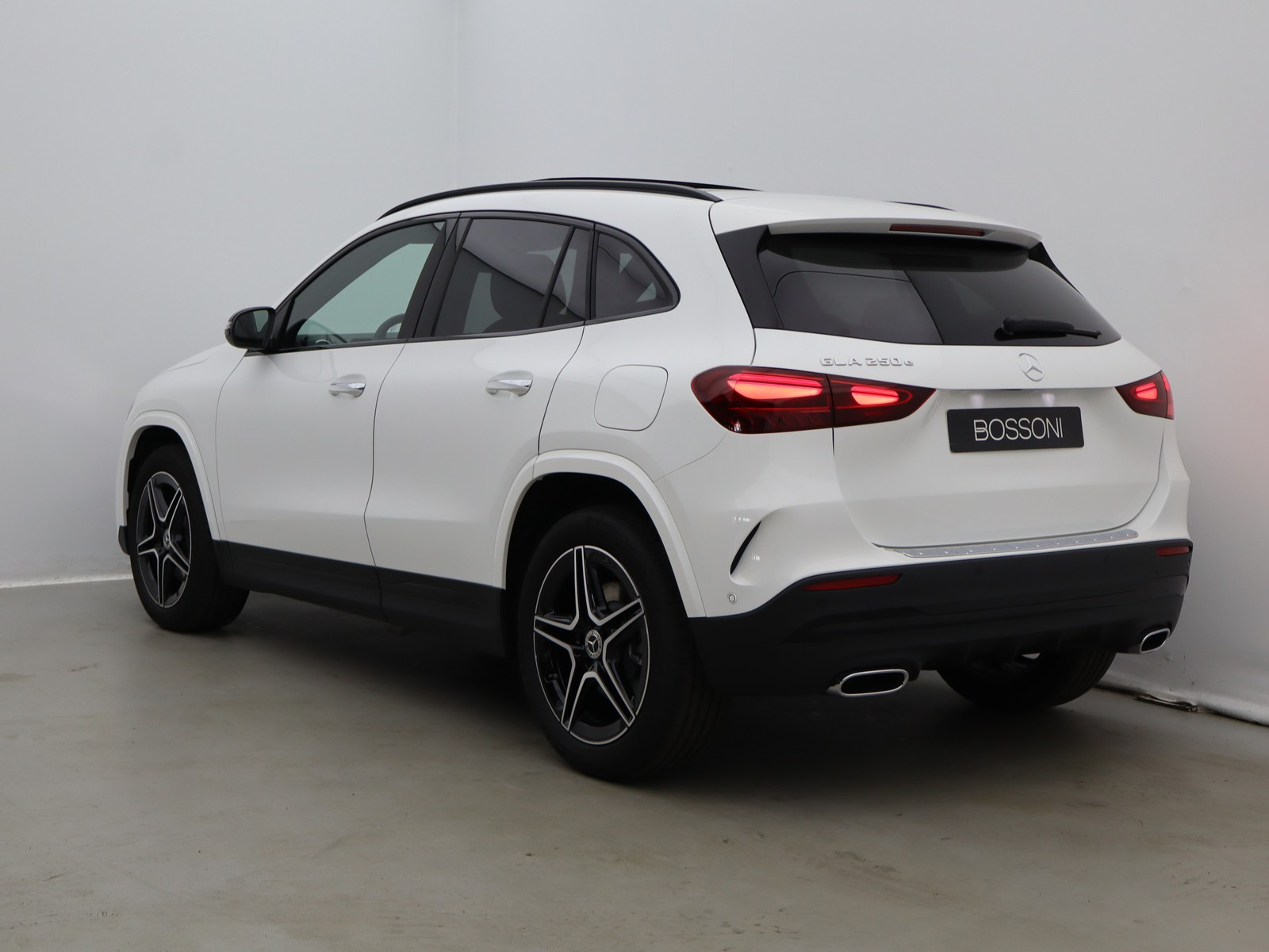 5 - Mercedes GLA 250 e plug-in hybrid amg line extra 8g-dct