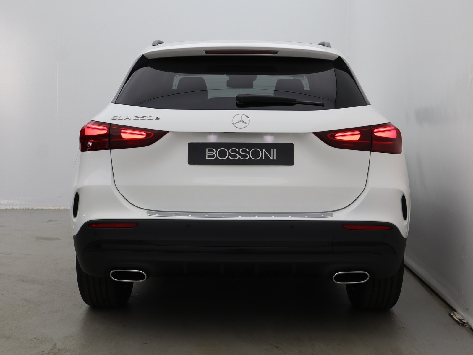 6 - Mercedes GLA 250 e plug-in hybrid amg line extra 8g-dct