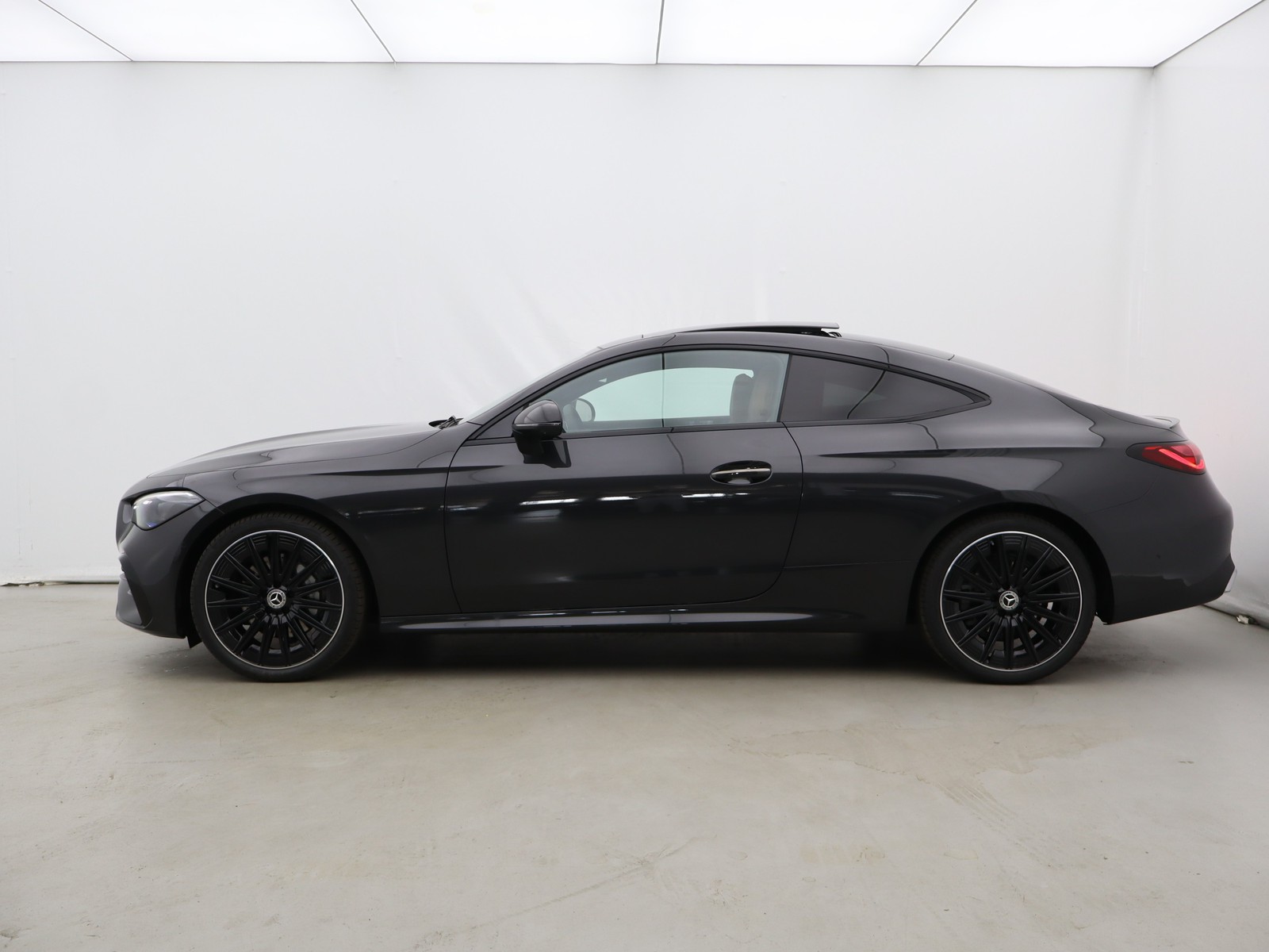 3 - Mercedes CLE coupe 300 amg line premium 4matic 9g-tronic plus
