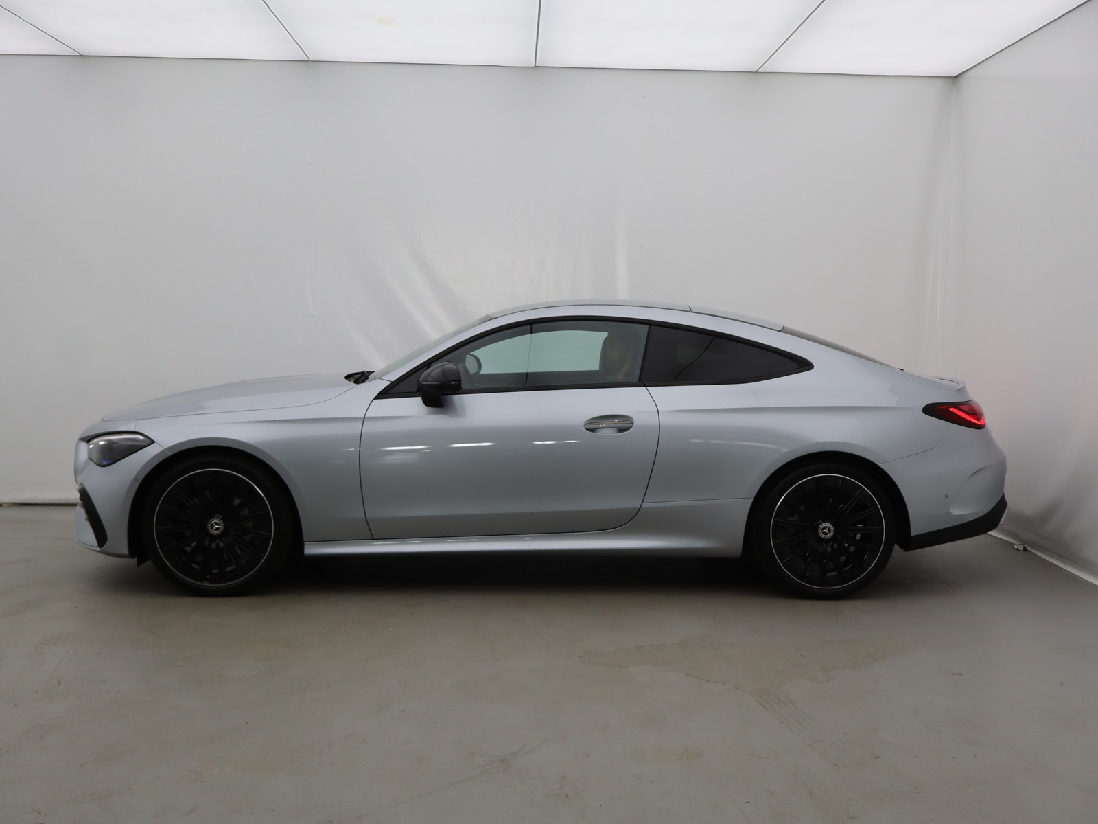 3 - Mercedes CLE coupe 200 amg line premium 4matic 9g-tronic plus