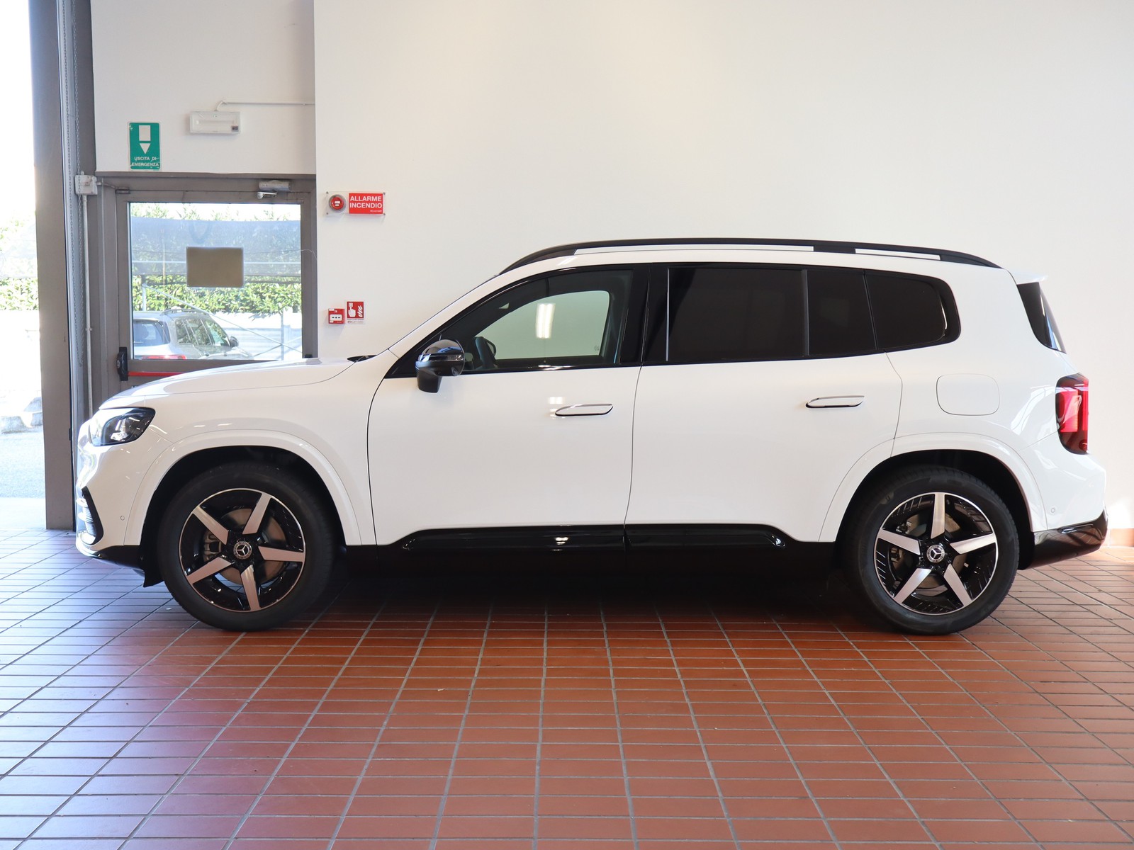 3 - Mercedes GLB 200
