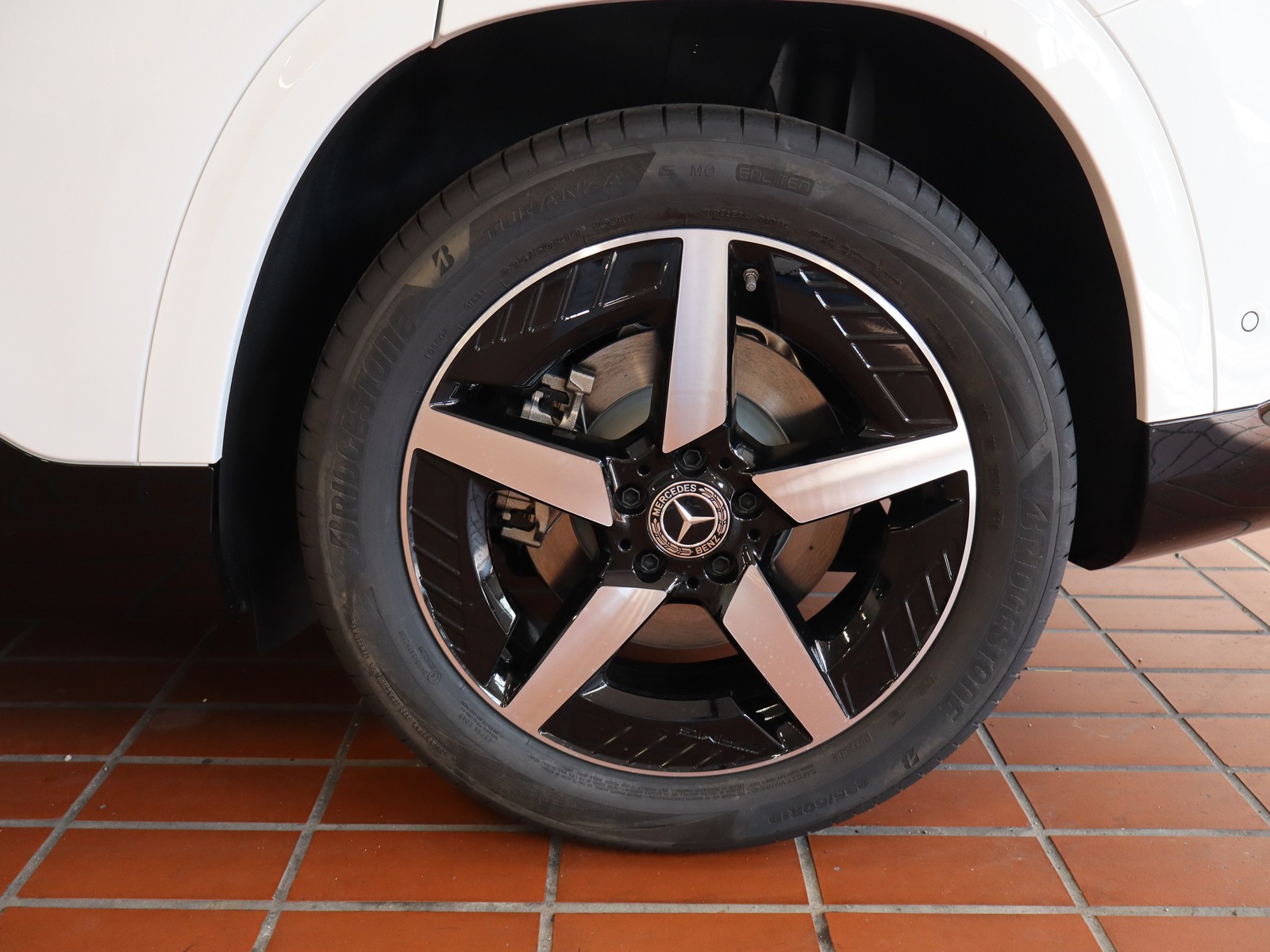 4 - Mercedes GLB 200