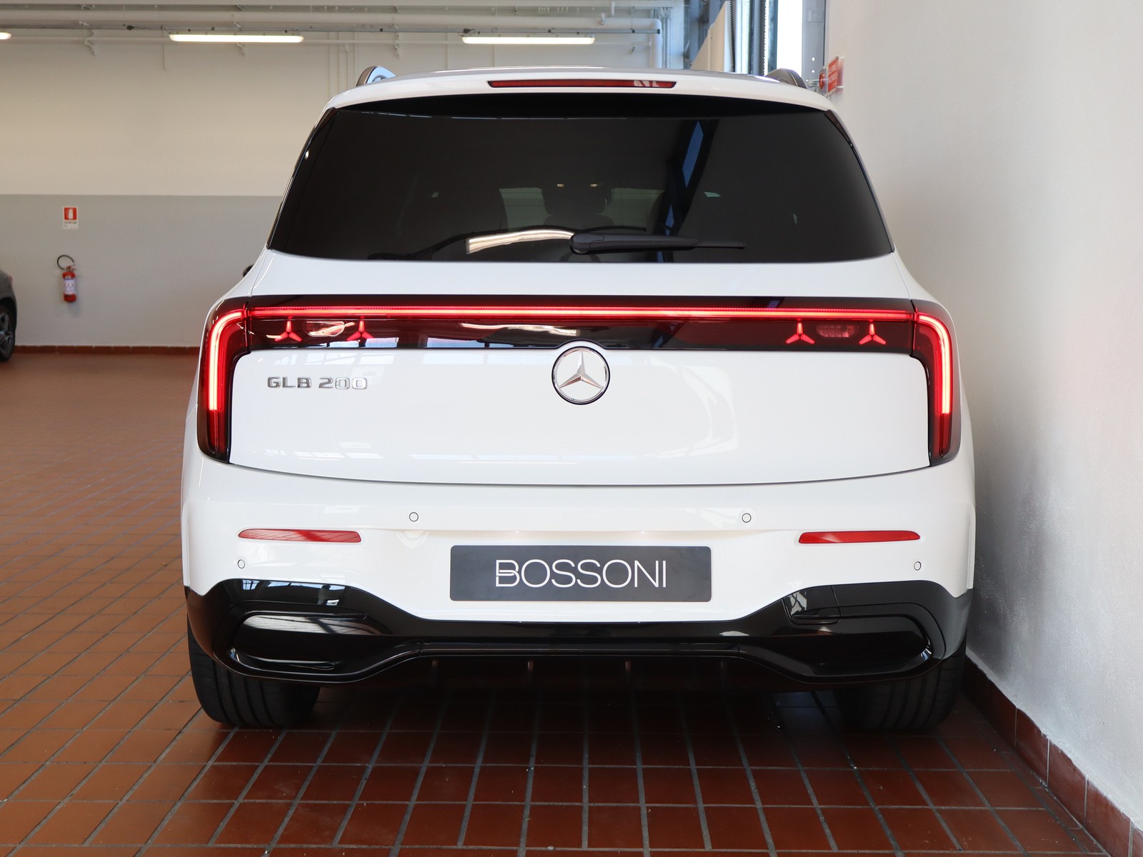 6 - Mercedes GLB 200