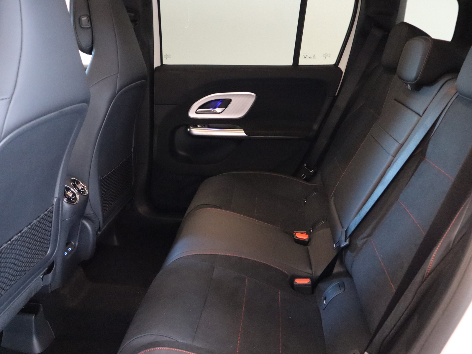 8 - Mercedes GLB 200
