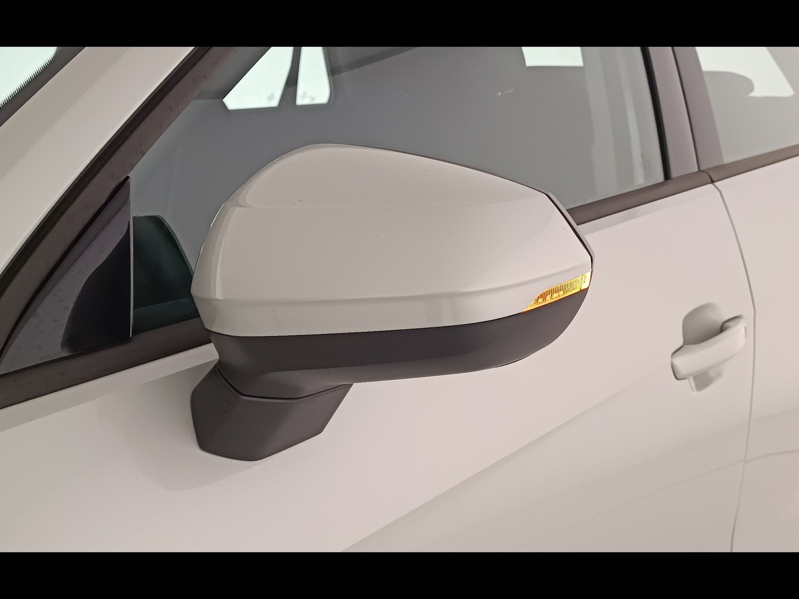 27 - Audi Q2 30 1.0 tfsi 116cv business advanced