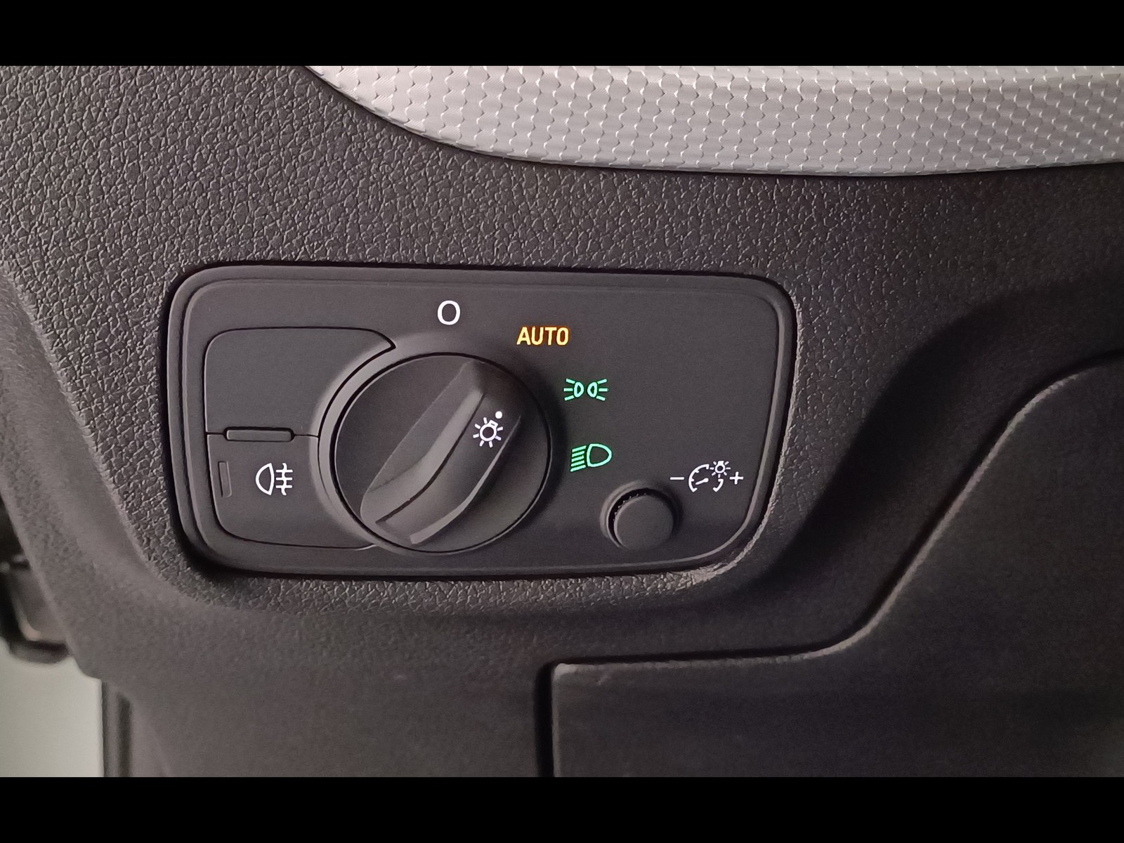 8 - Audi Q2 30 1.0 tfsi 116cv business advanced