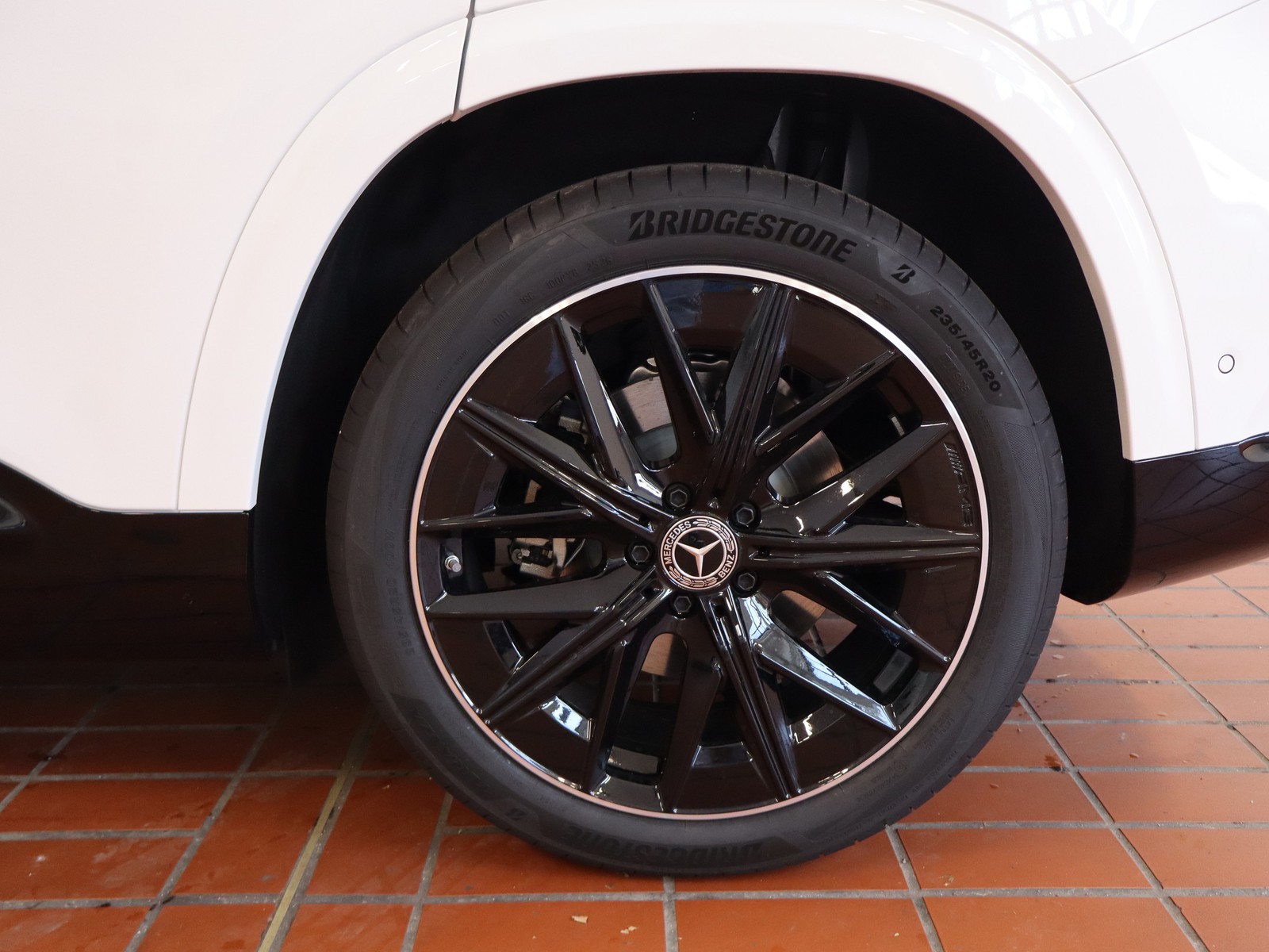 4 - Mercedes GLB 200 advanced plus 8g-edct