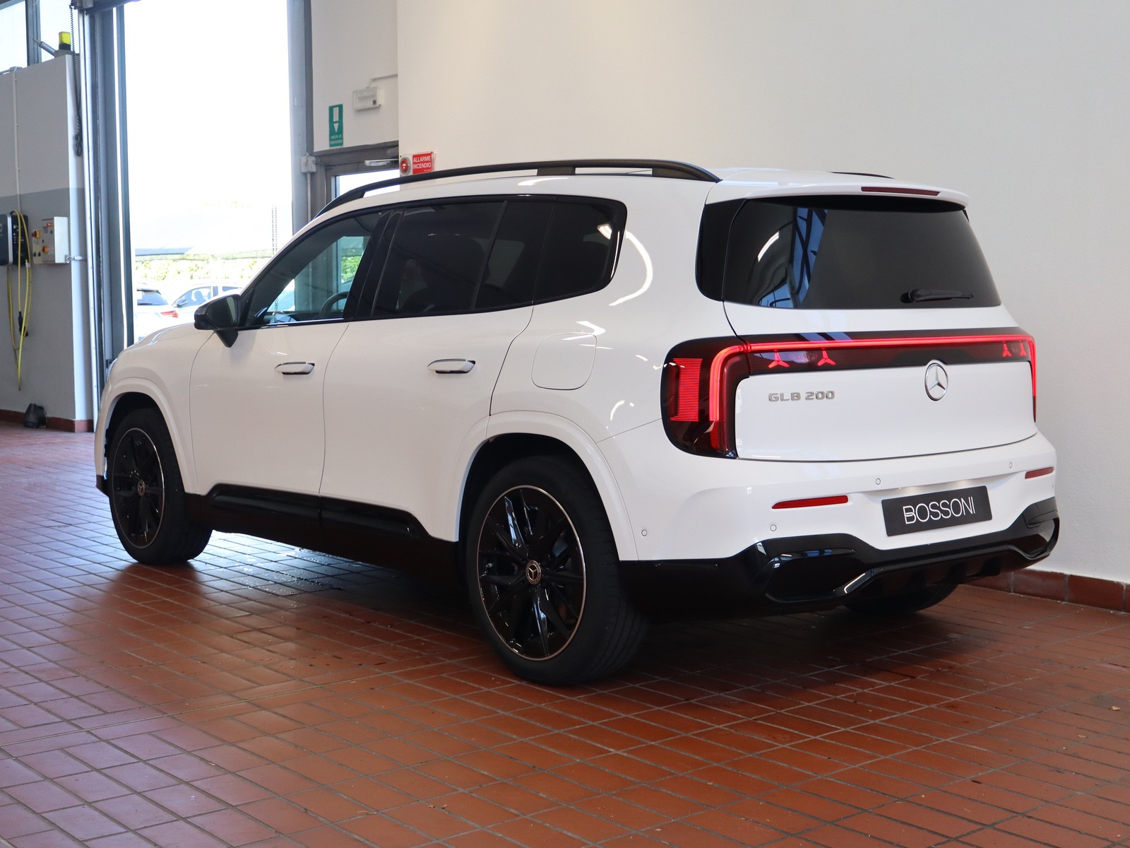 5 - Mercedes GLB 200 advanced plus 8g-edct