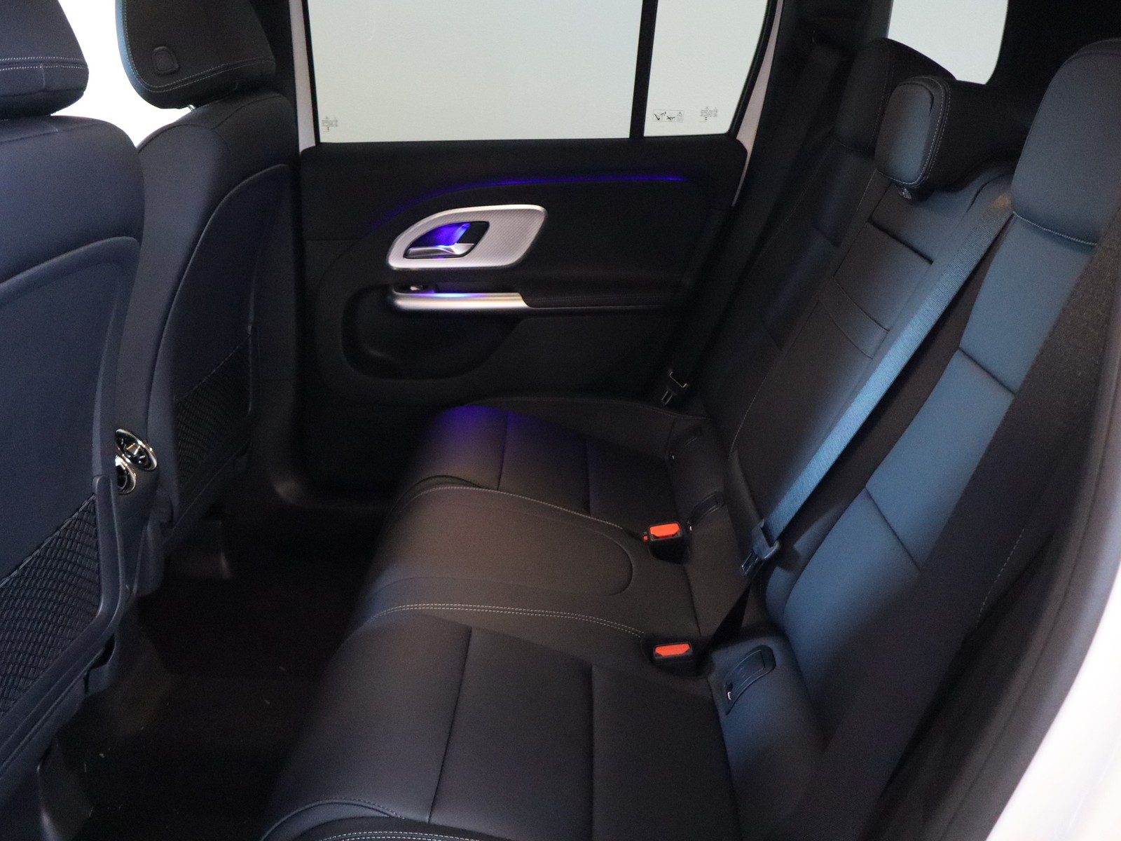 8 - Mercedes GLB 200 advanced plus 8g-edct