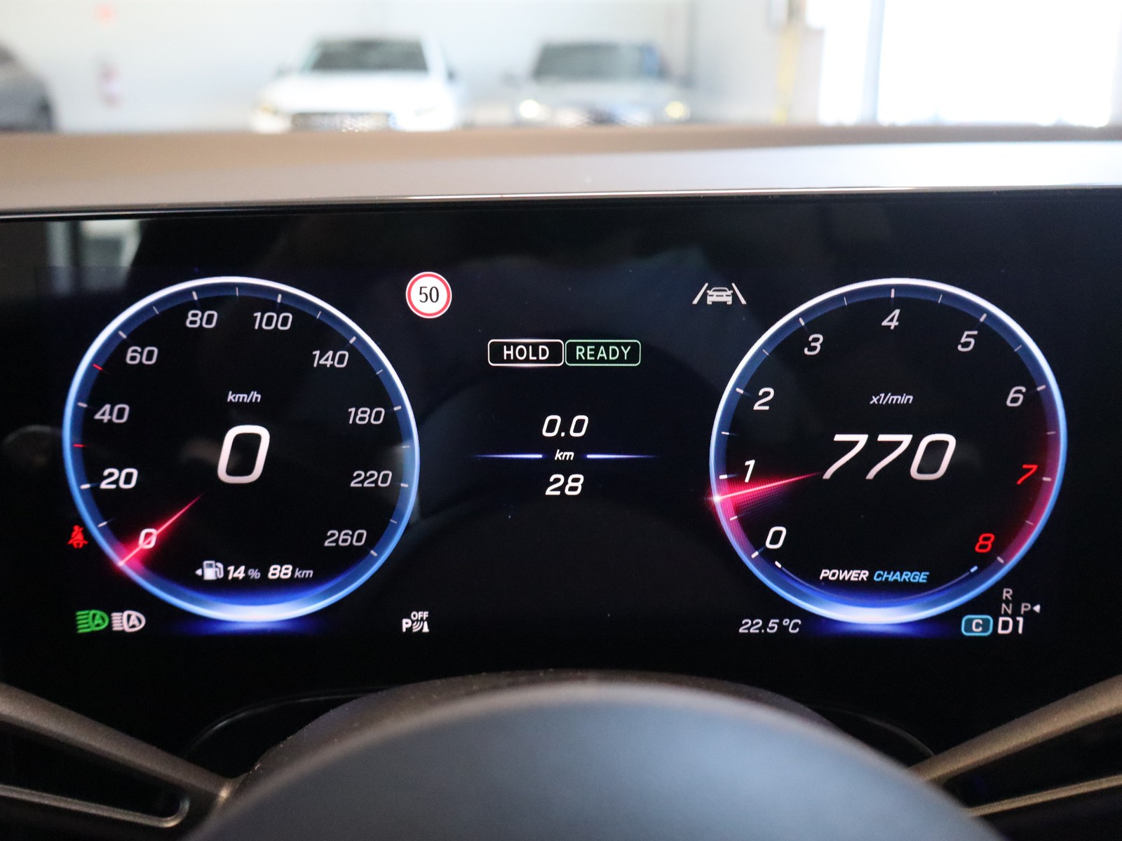 9 - Mercedes GLB 200 advanced plus 8g-edct