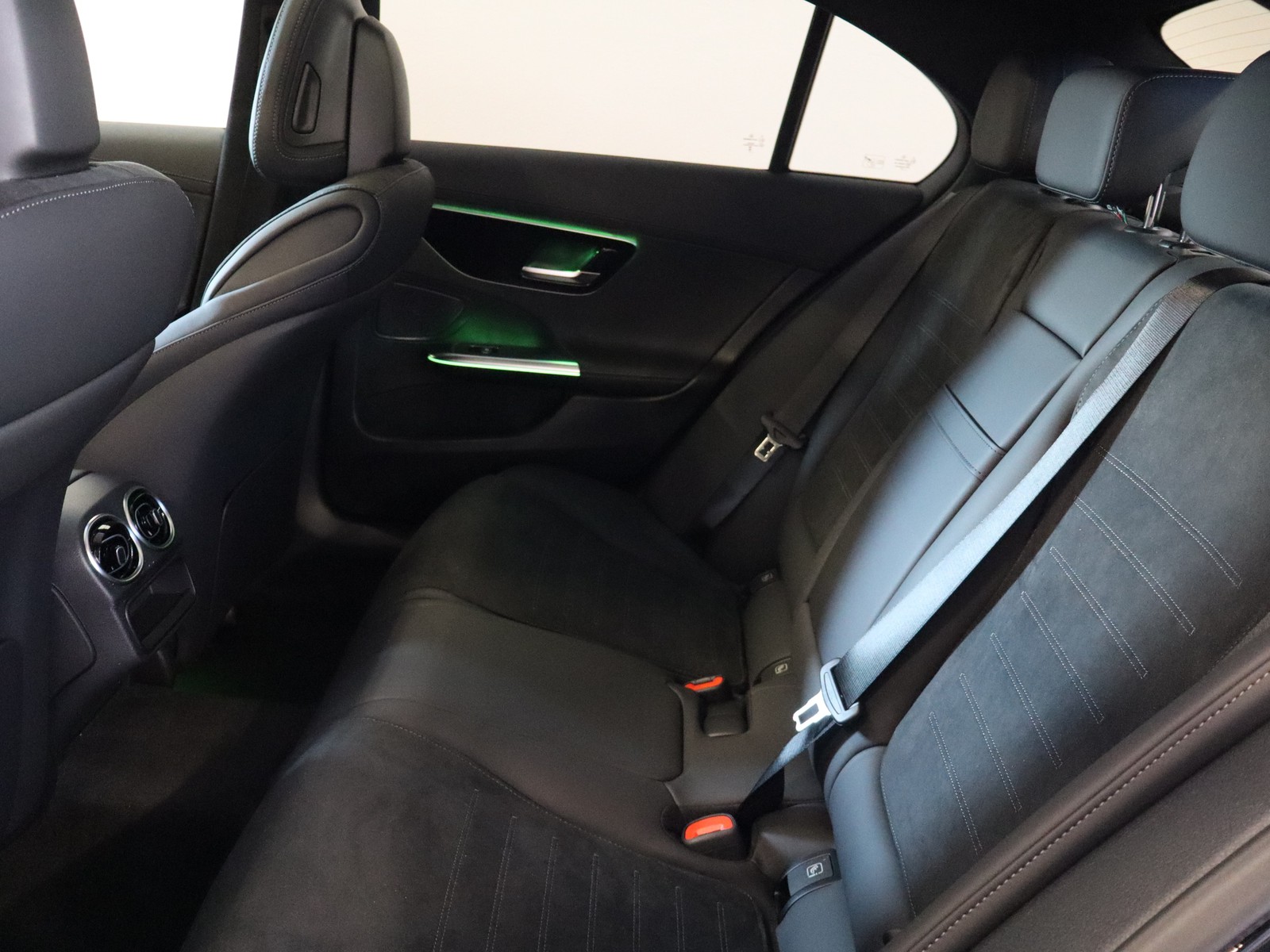8 - Mercedes Classe C berlina 300 d mild hybrid amg line premium 4matic 9g-tronic
