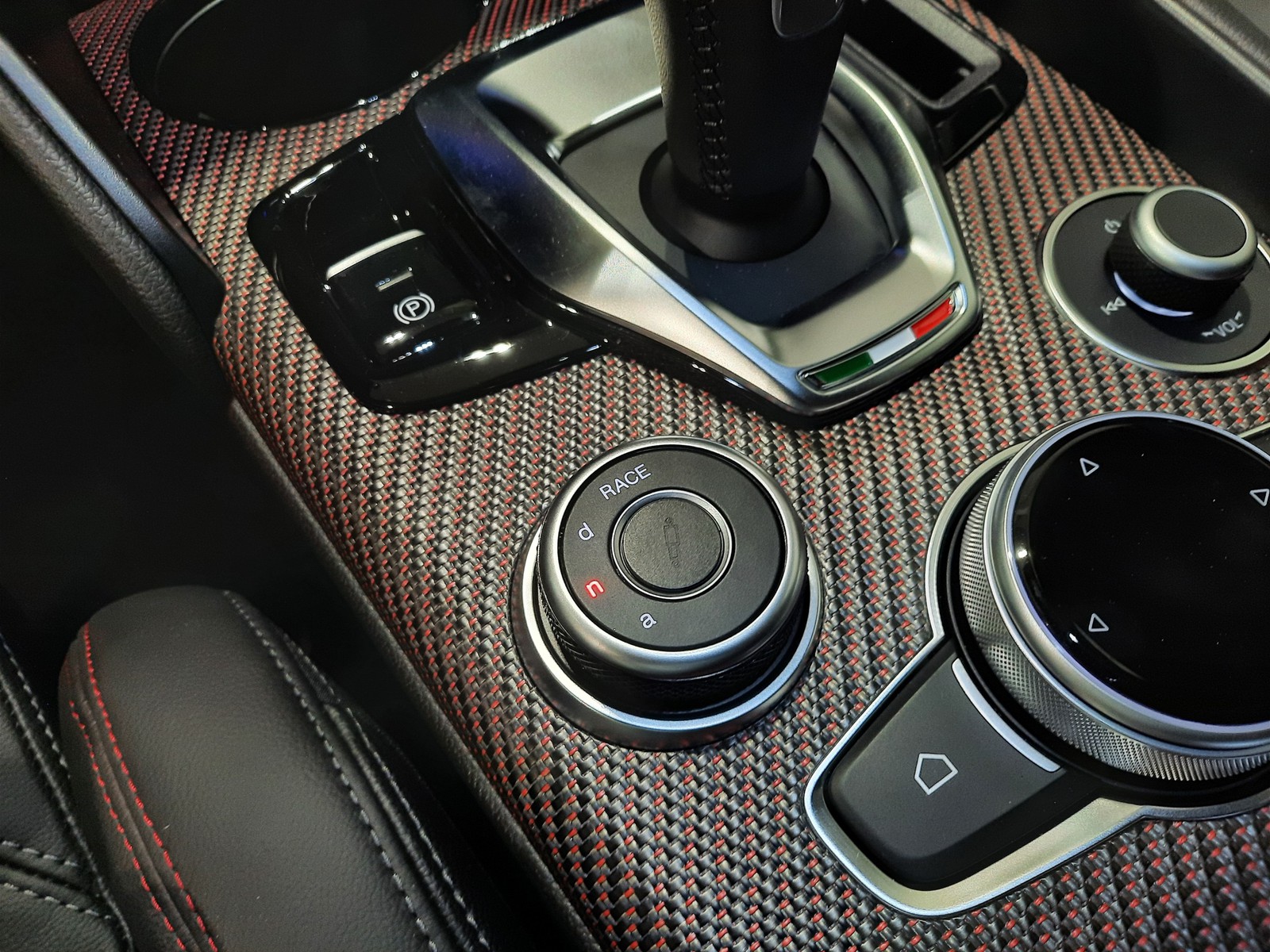 11 - Alfa Romeo Giulia 2.9 v6 520cv quadrifoglio super sport at8