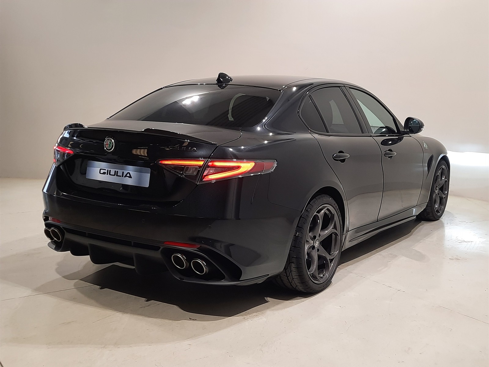 4 - Alfa Romeo Giulia 2.9 v6 520cv quadrifoglio super sport at8